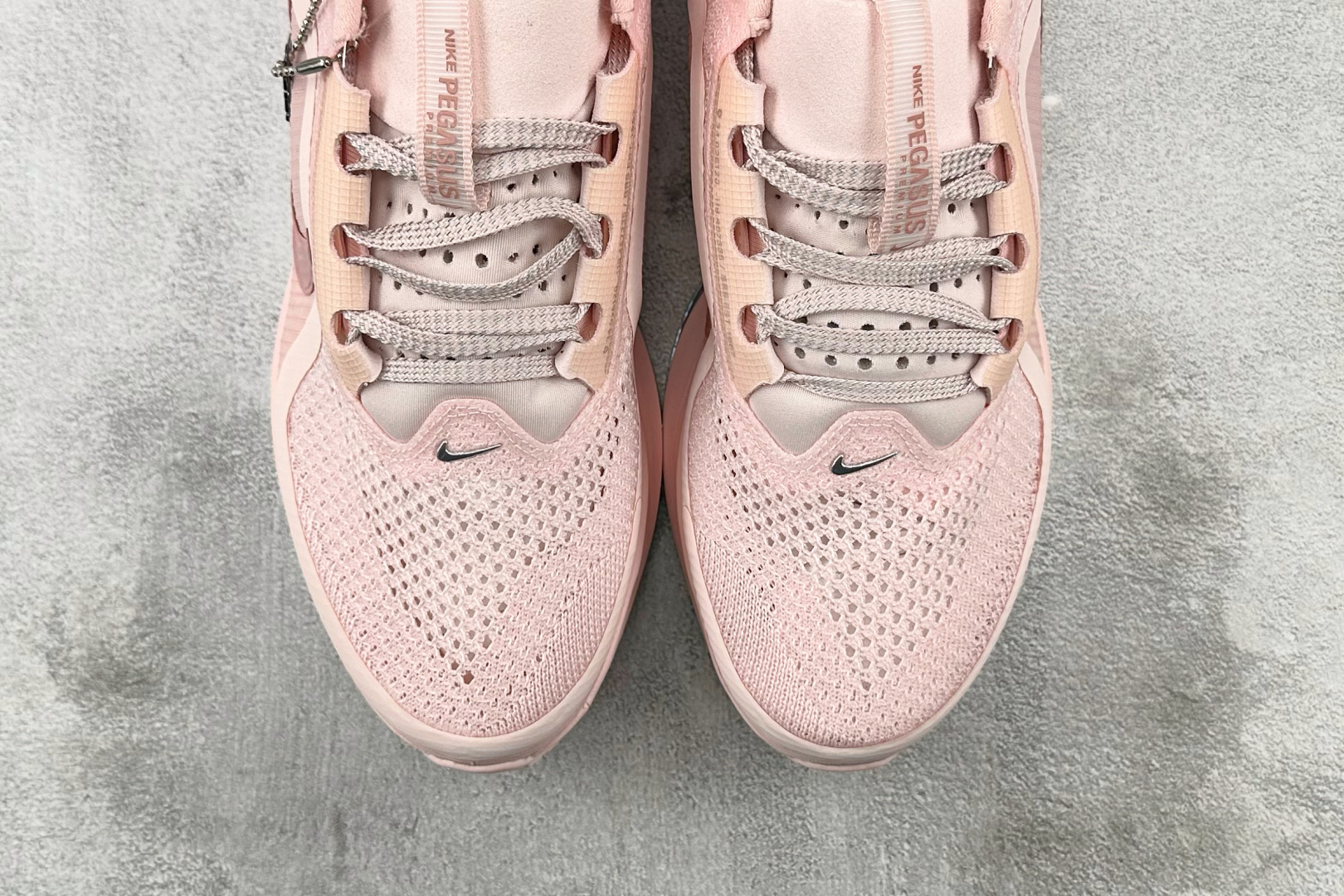 H11 
平台爆款  Nike Pegasus Premium Atmosphere 粉色

货号：HQ