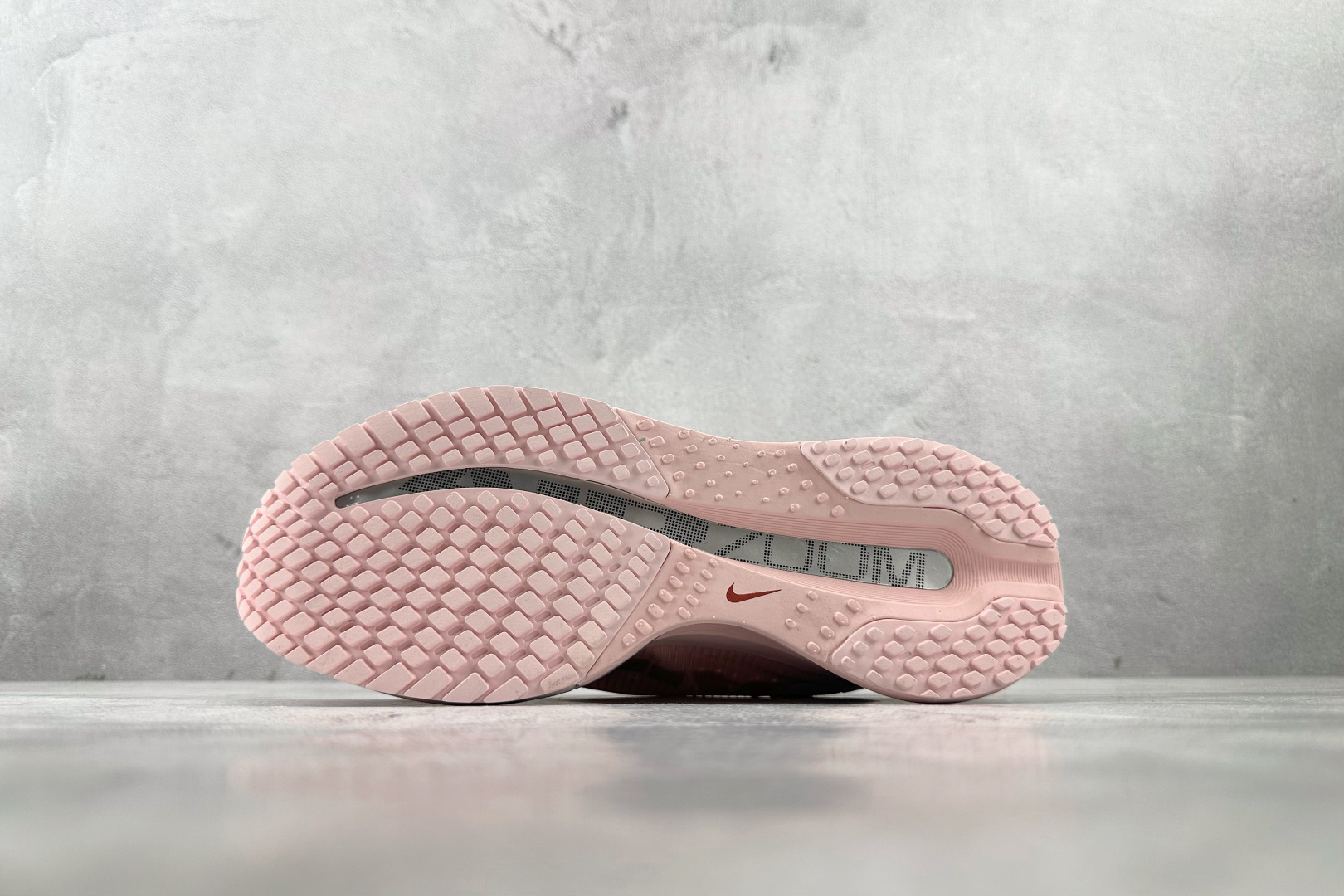 H11 
平台爆款  Nike Pegasus Premium Atmosphere 粉色

货号：HQ