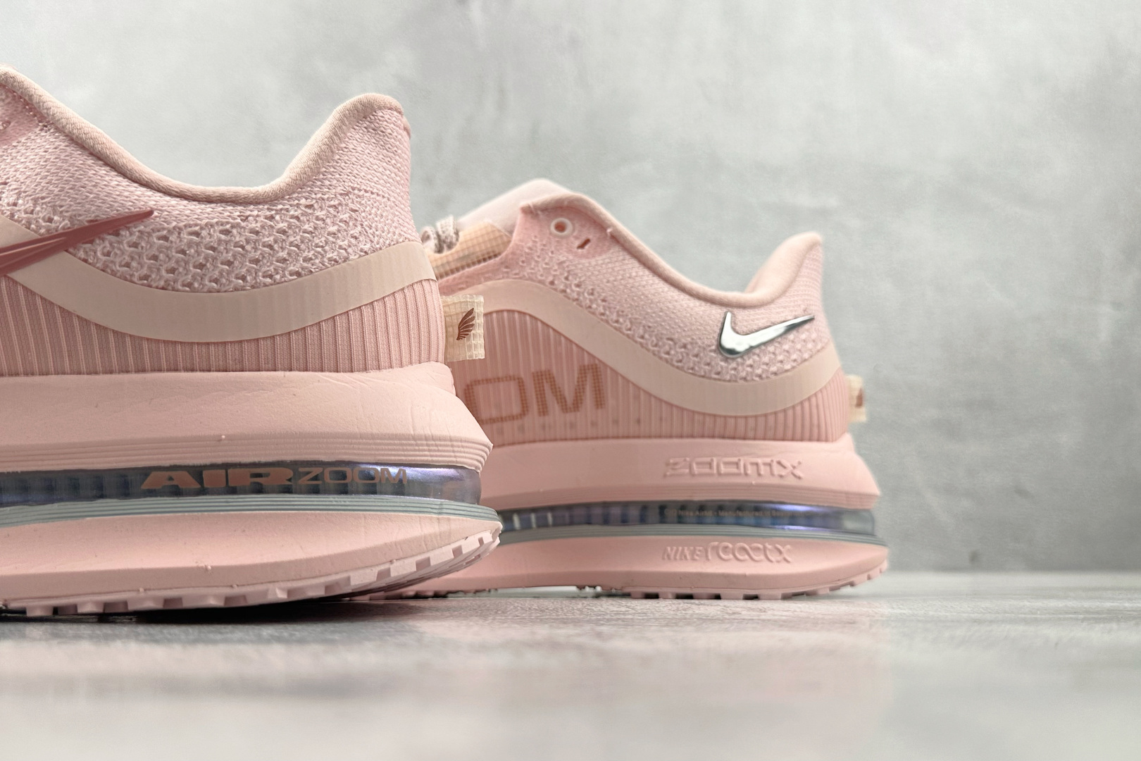 H11 
平台爆款  Nike Pegasus Premium Atmosphere 粉色

货号：HQ