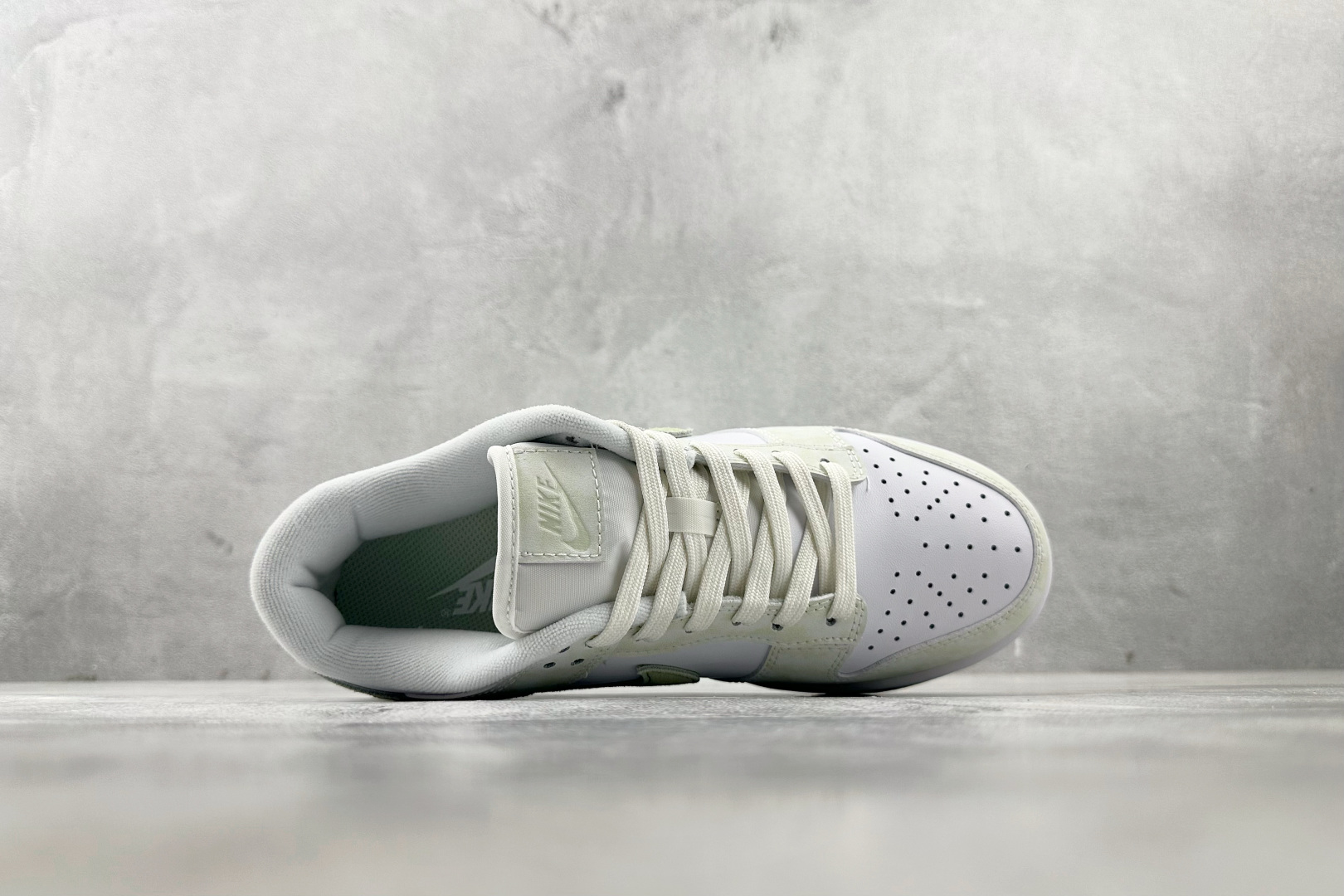 YC 
Nike Dunk Low  WMNS 白绿色

货号：IB4647-131
尺码：35.5 3