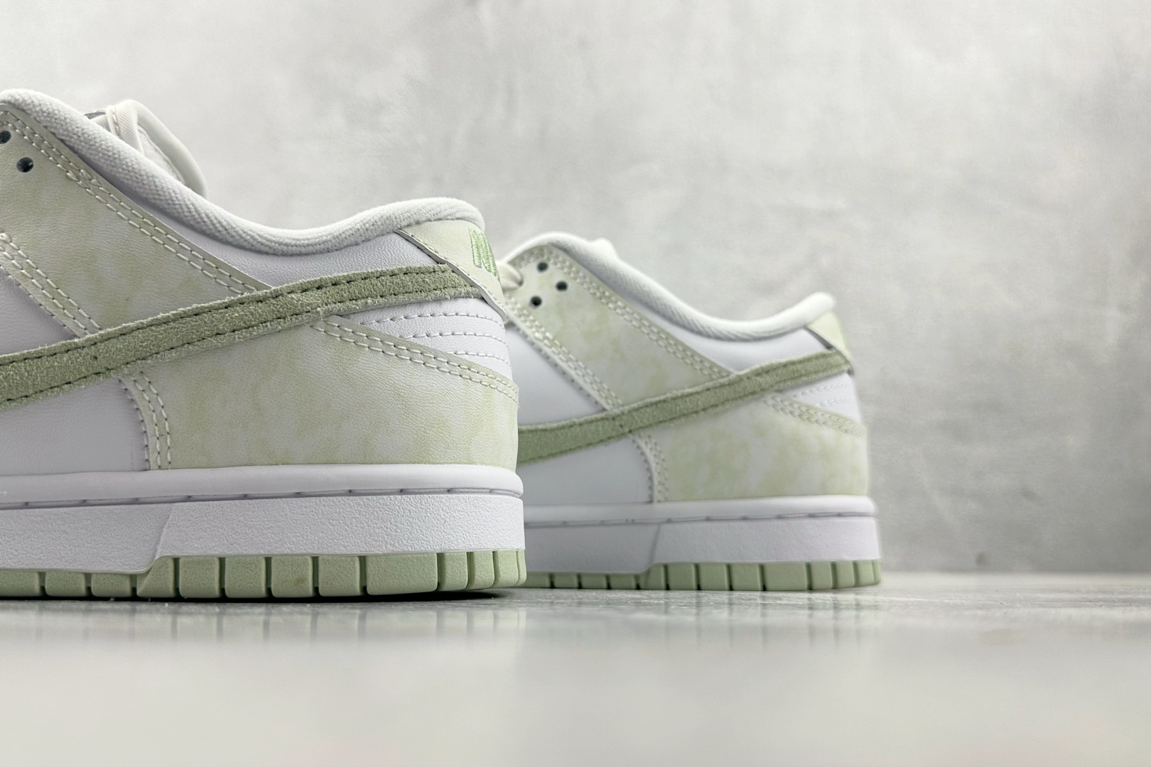 YC 
Nike Dunk Low  WMNS 白绿色

货号：IB4647-131
尺码：35.5 3