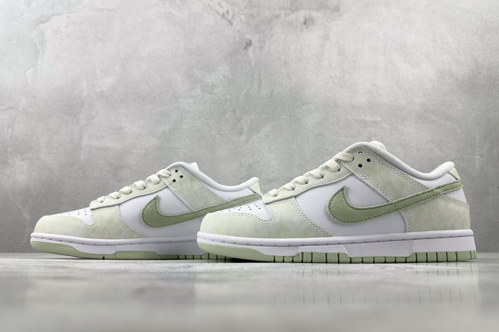 YC 
Nike Dunk Low  WMNS 白绿色

货号：IB4647-131
尺码：35.5 3
