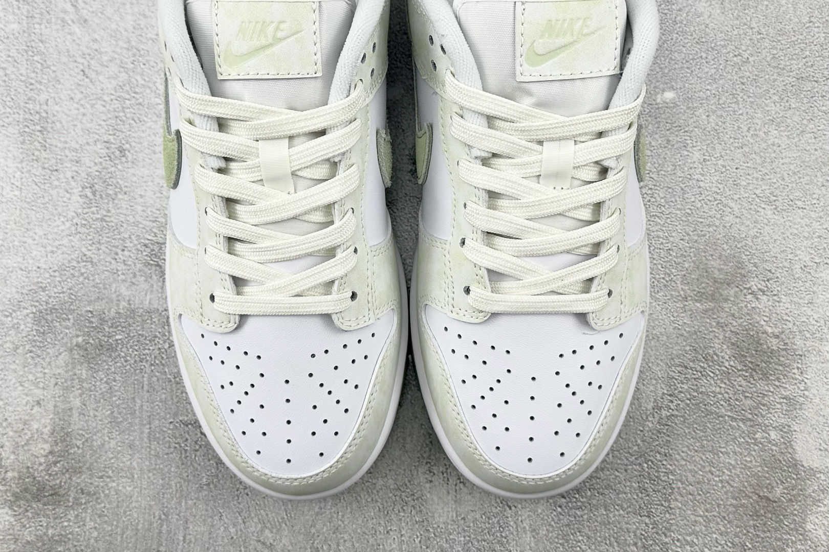 YC 
Nike Dunk Low  WMNS 白绿色

货号：IB4647-131
尺码：35.5 3