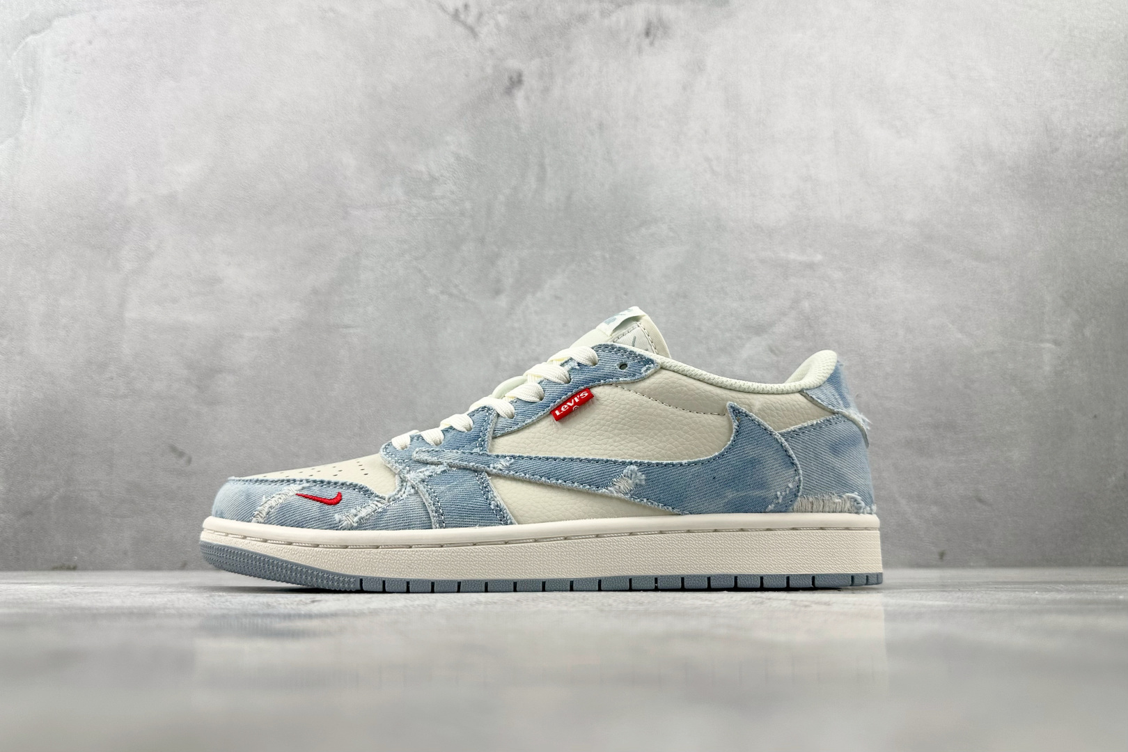 DK 
定制 Air Jordan 1 Low ow SP 倒钩 李维斯联名 蓝白

货号：LE2436