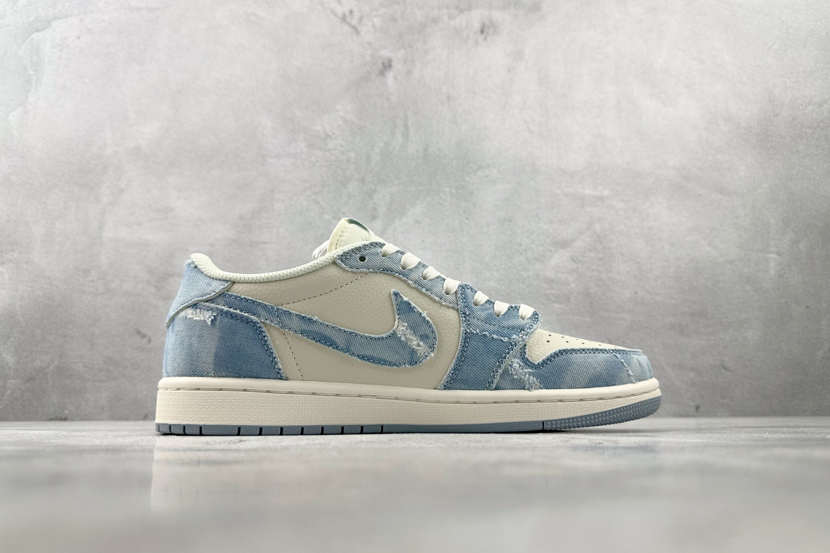 DK 
定制 Air Jordan 1 Low ow SP 倒钩 李维斯联名 蓝白

货号：LE2436