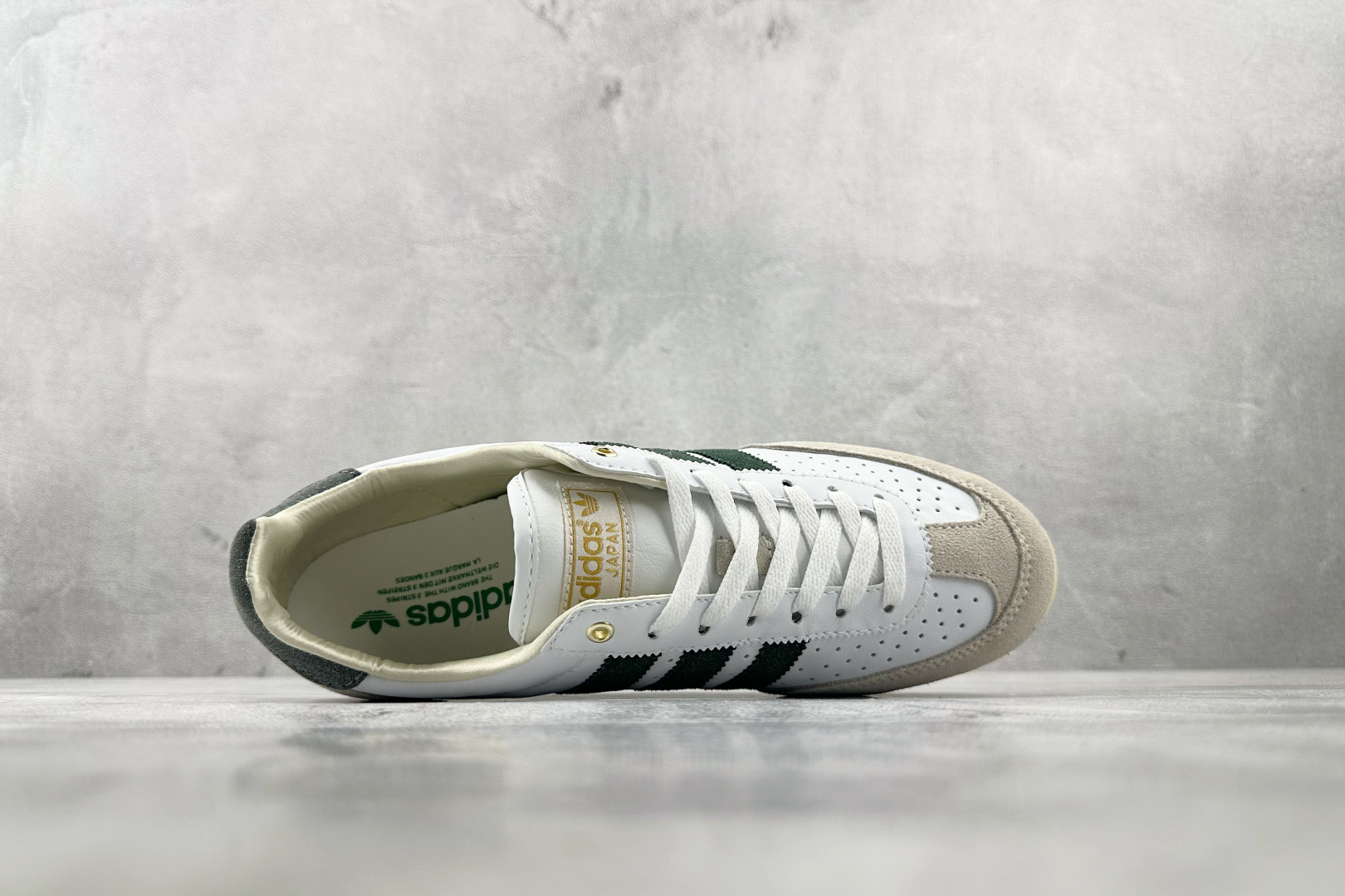 R 版 
出口订单  adidas originals JAPAN W 白绿色

货号 ：JI2663 