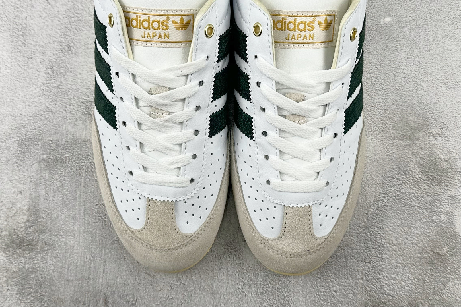 R 版 
出口订单  adidas originals JAPAN W 白绿色

货号 ：JI2663 