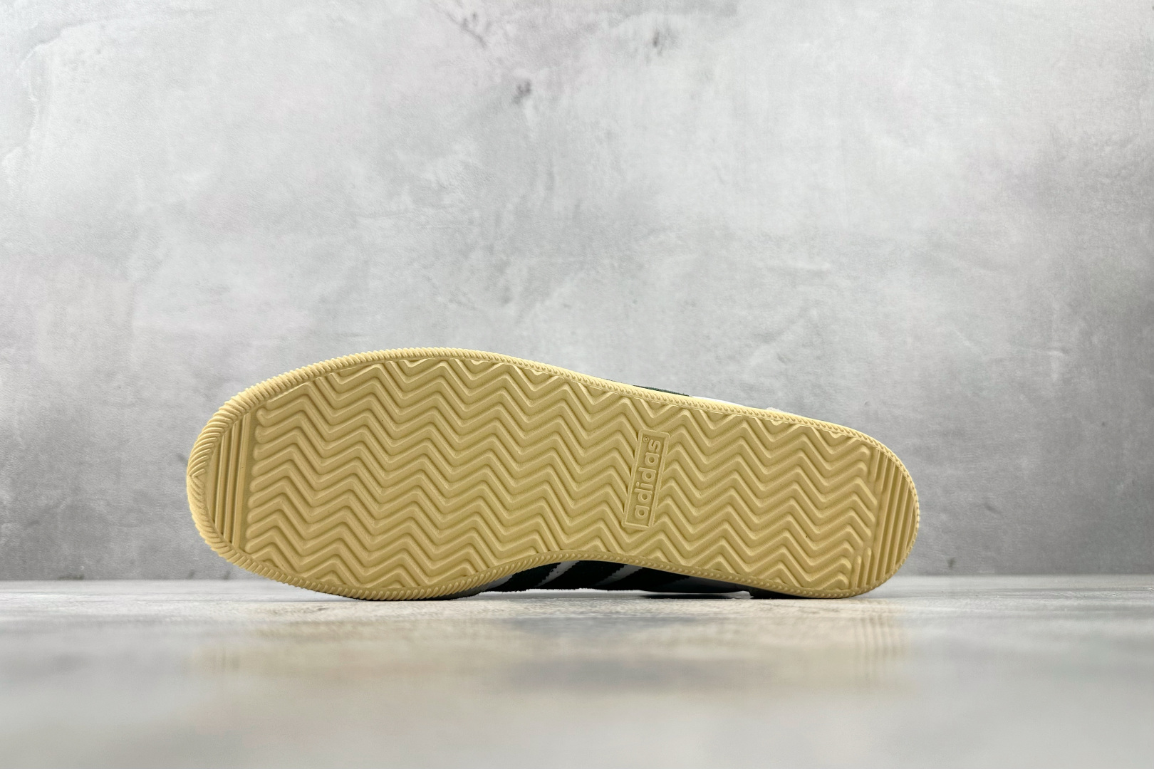 R 版 
出口订单  adidas originals JAPAN W 白绿色

货号 ：JI2663 