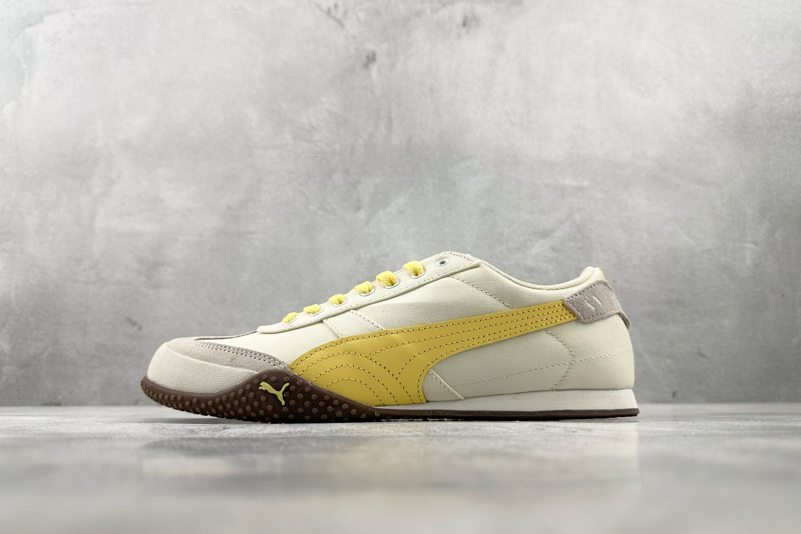PM 
平台爆款  PUMA Bella UT Canvas 白黄

货号：-01
尺码：35.5 36