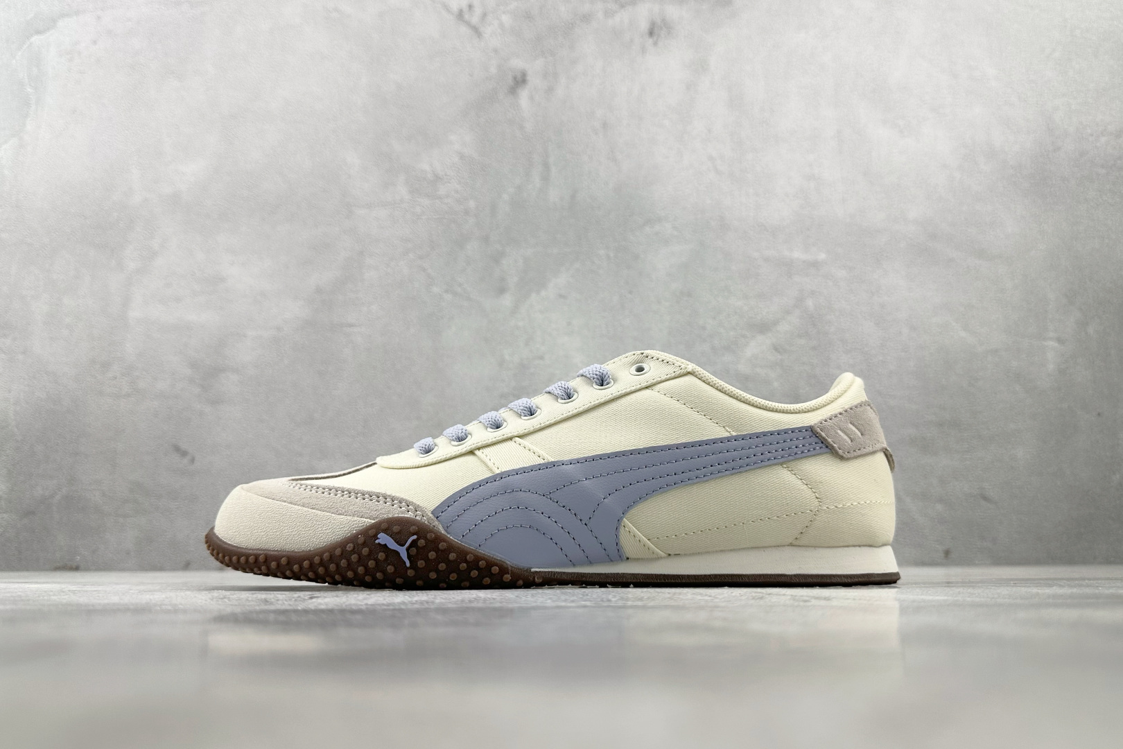 PM 
平台爆款  PUMA Bella UT Canvas 白蓝

货号：-03
尺码：35.5 36
