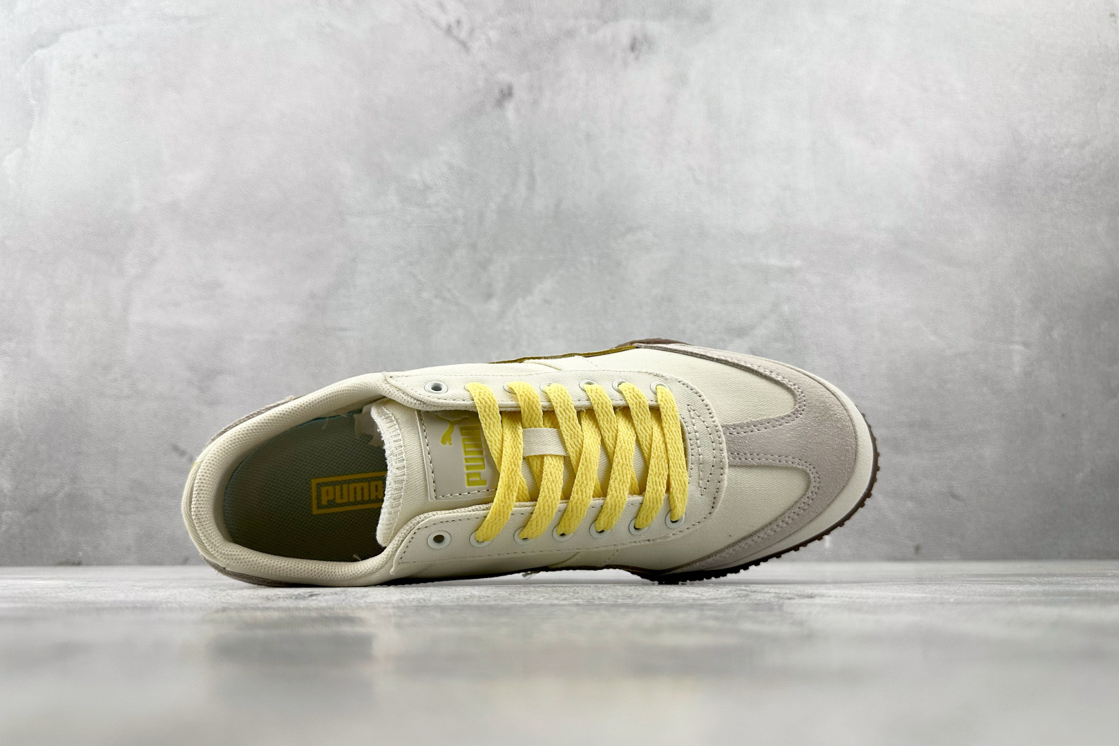 PM 
平台爆款  PUMA Bella UT Canvas 白黄

货号：-01
尺码：35.5 36