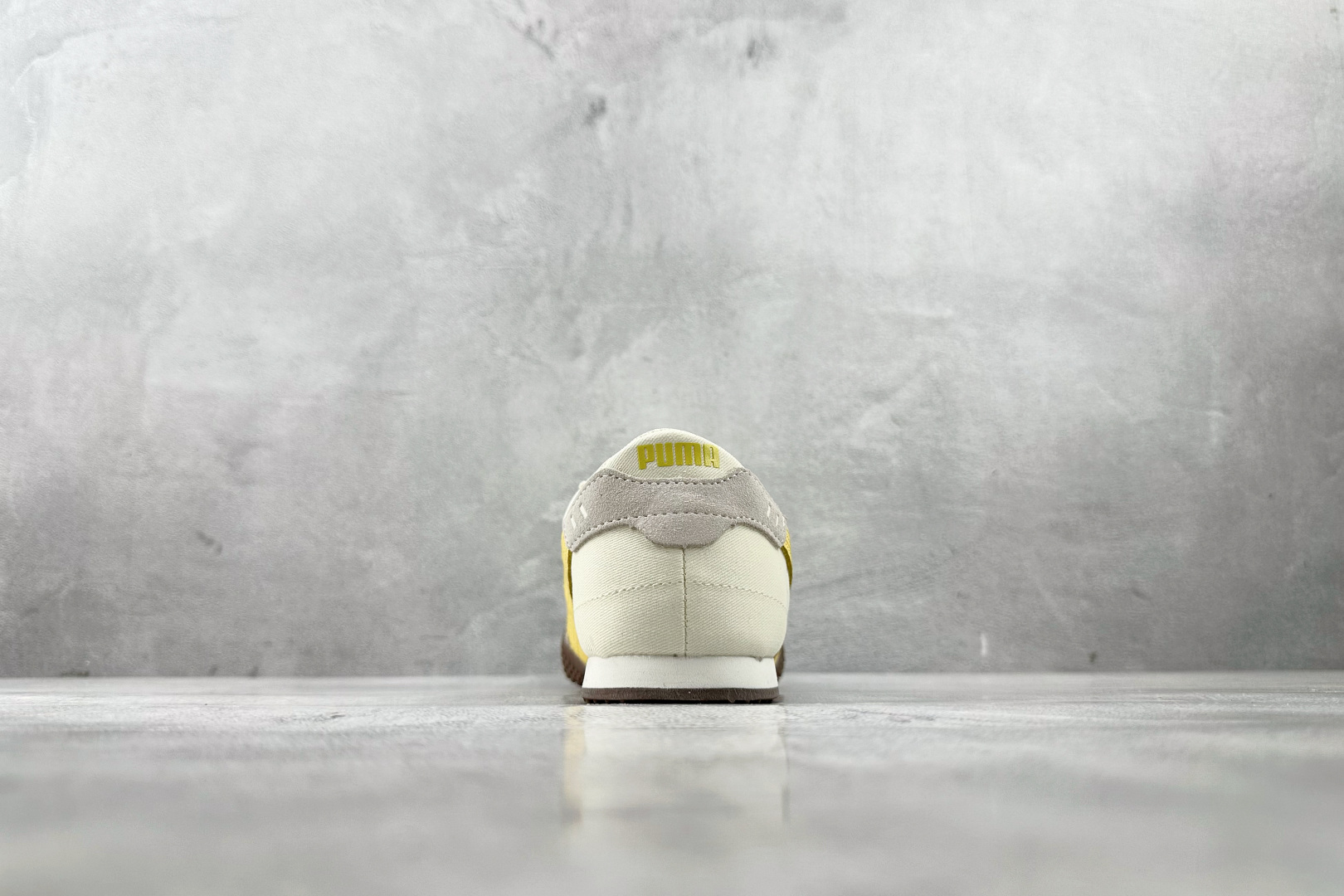 PM 
平台爆款  PUMA Bella UT Canvas 白黄

货号：-01
尺码：35.5 36