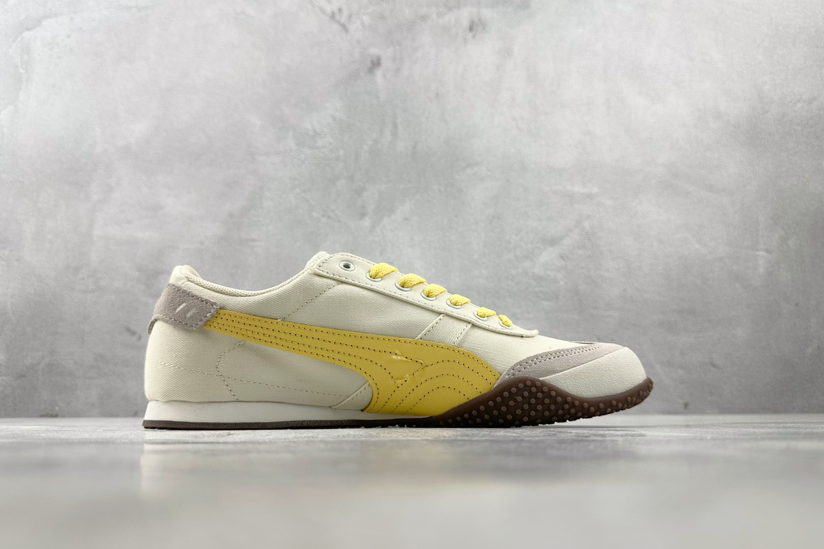 PM 
平台爆款  PUMA Bella UT Canvas 白黄

货号：-01
尺码：35.5 36