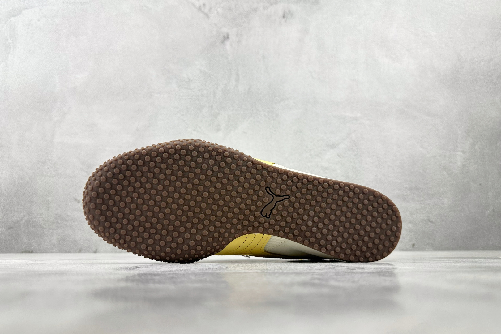 PM 
平台爆款  PUMA Bella UT Canvas 白黄

货号：-01
尺码：35.5 36