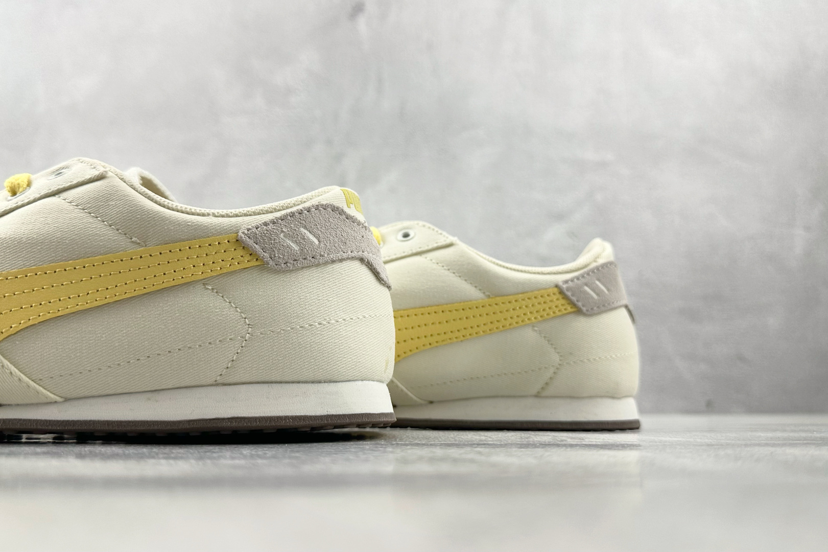PM 
平台爆款  PUMA Bella UT Canvas 白黄

货号：-01
尺码：35.5 36