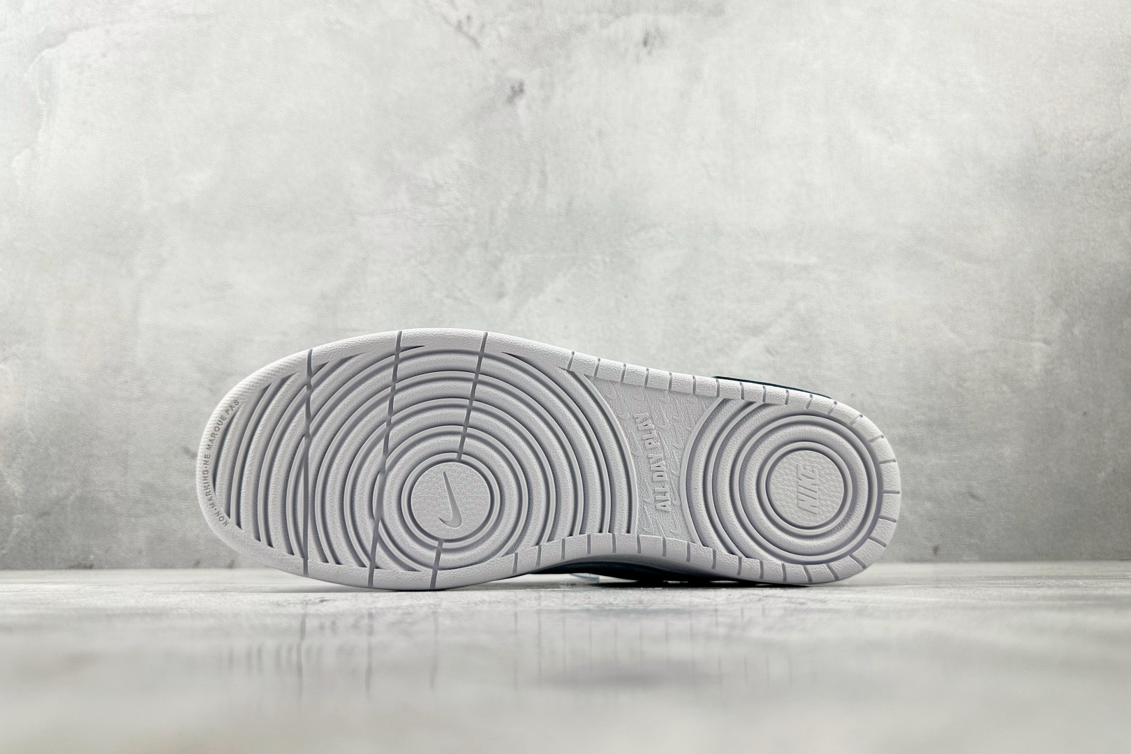 定制版  
【定制球鞋】Nike Court Borough 夏日出游 浪漫 520 蓝

货号：BQ5