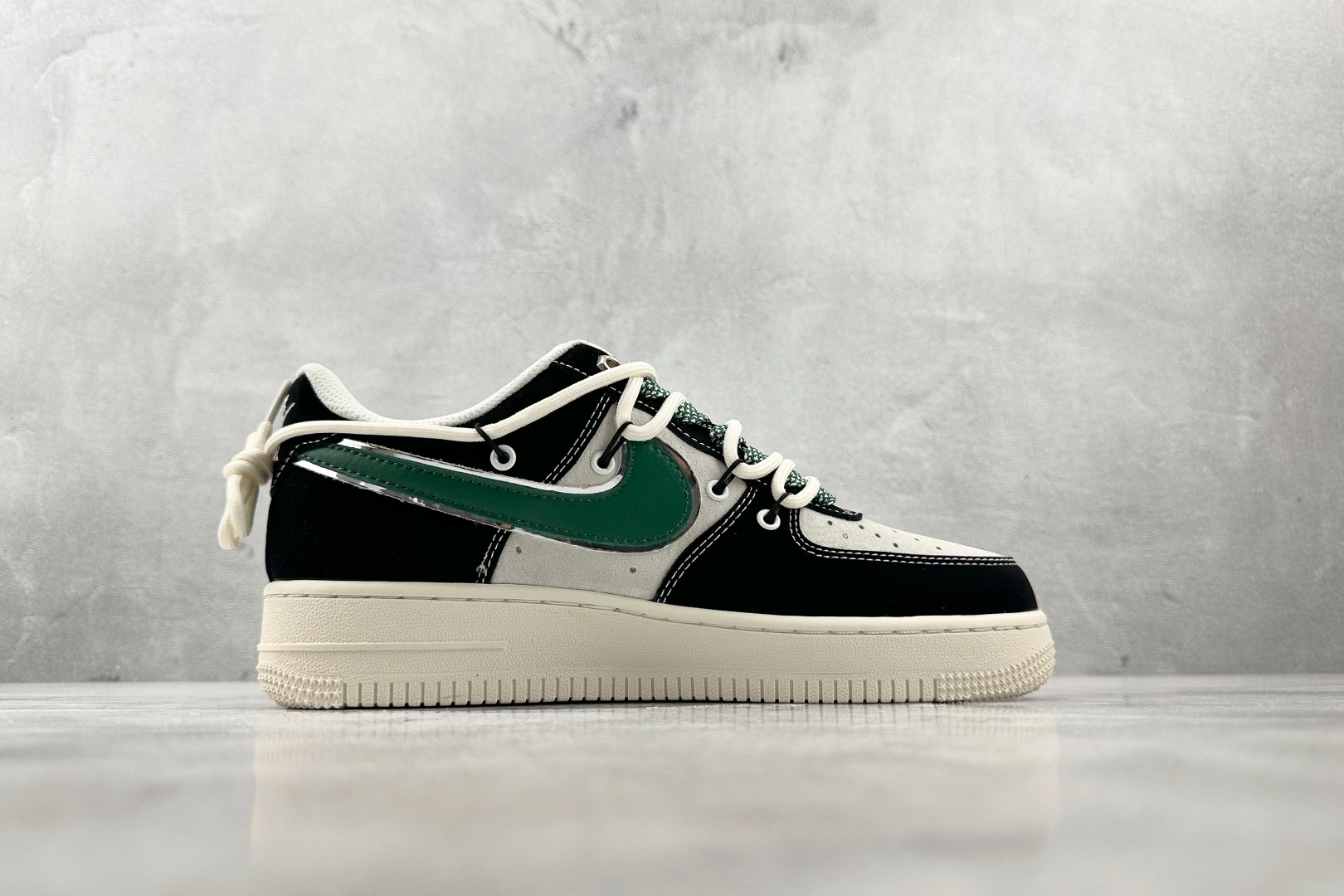 Nike Air Force 1'07 北面 联名 黑白绿 SJ1198 110 尺码：36 36.5 37.5 38 38.5 39 40 40.5 41 42 42.5 43 44 44.5 45 编码：30