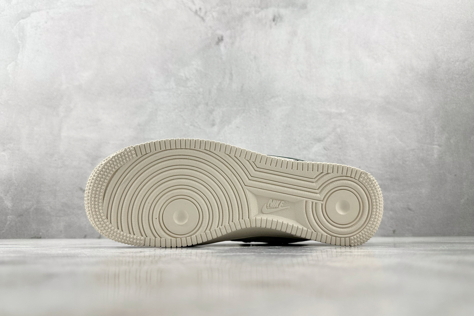 Nike Air Force 1'07 北面 联名 黑白绿 SJ1198 110 尺码：36 36.5 37.5 38 38.5 39 40 40.5 41 42 42.5 43 44 44.5 45 编码：30