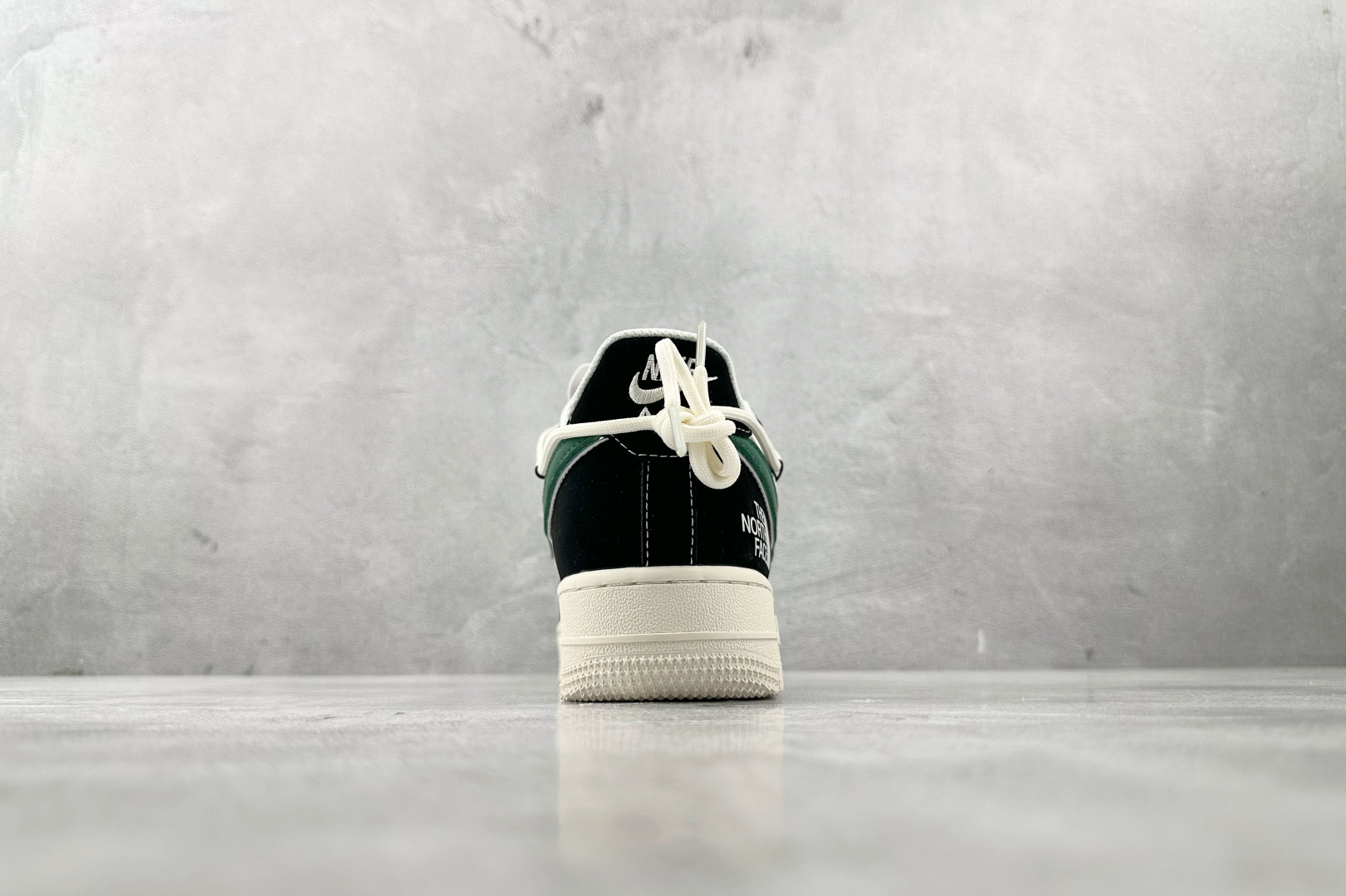 Nike Air Force 1'07 北面 联名 黑白绿 SJ1198 110 尺码：36 36.5 37.5 38 38.5 39 40 40.5 41 42 42.5 43 44 44.5 45 编码：30