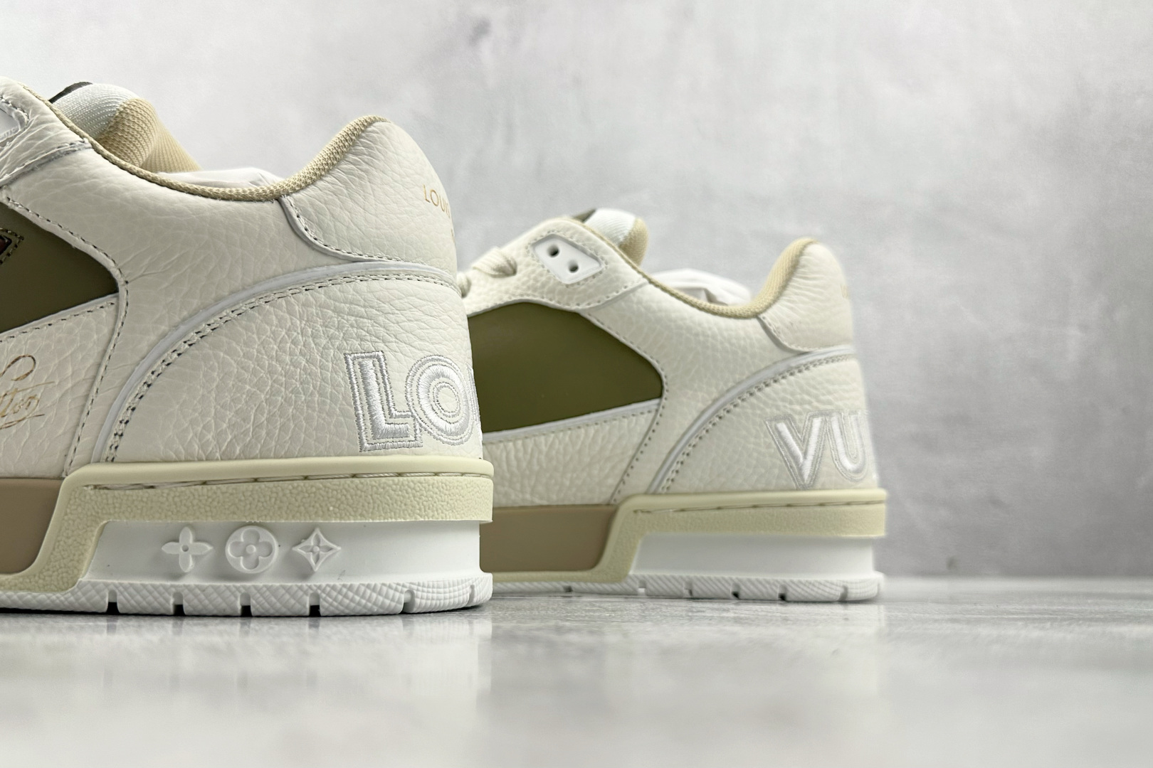 LOUIS VUITTON Trainer 米色 1ACW4C