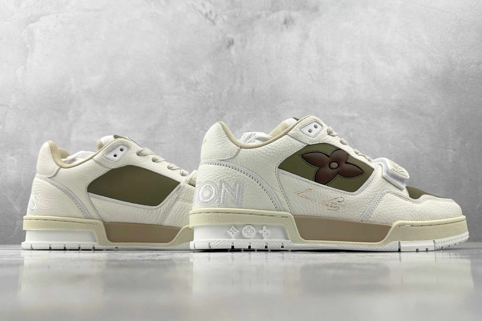 LOUIS VUITTON Trainer 米色 1ACW4C