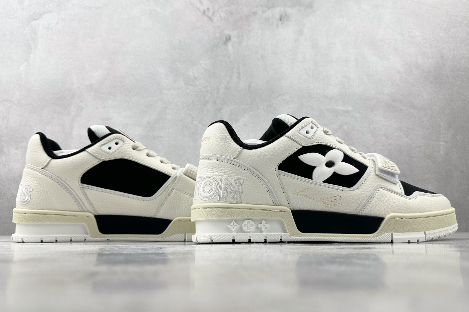 LOUIS VUITTON Trainer 黑色 1ACW3E