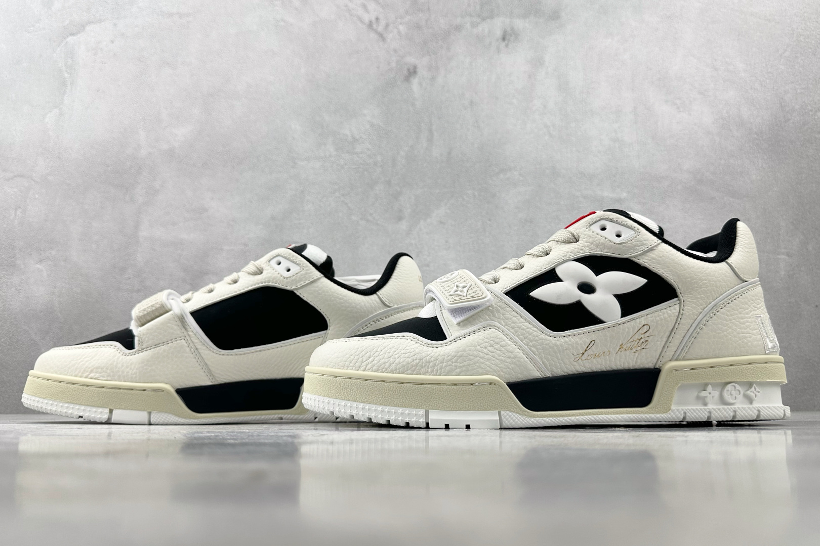 LOUIS VUITTON Trainer 黑色 1ACW3E