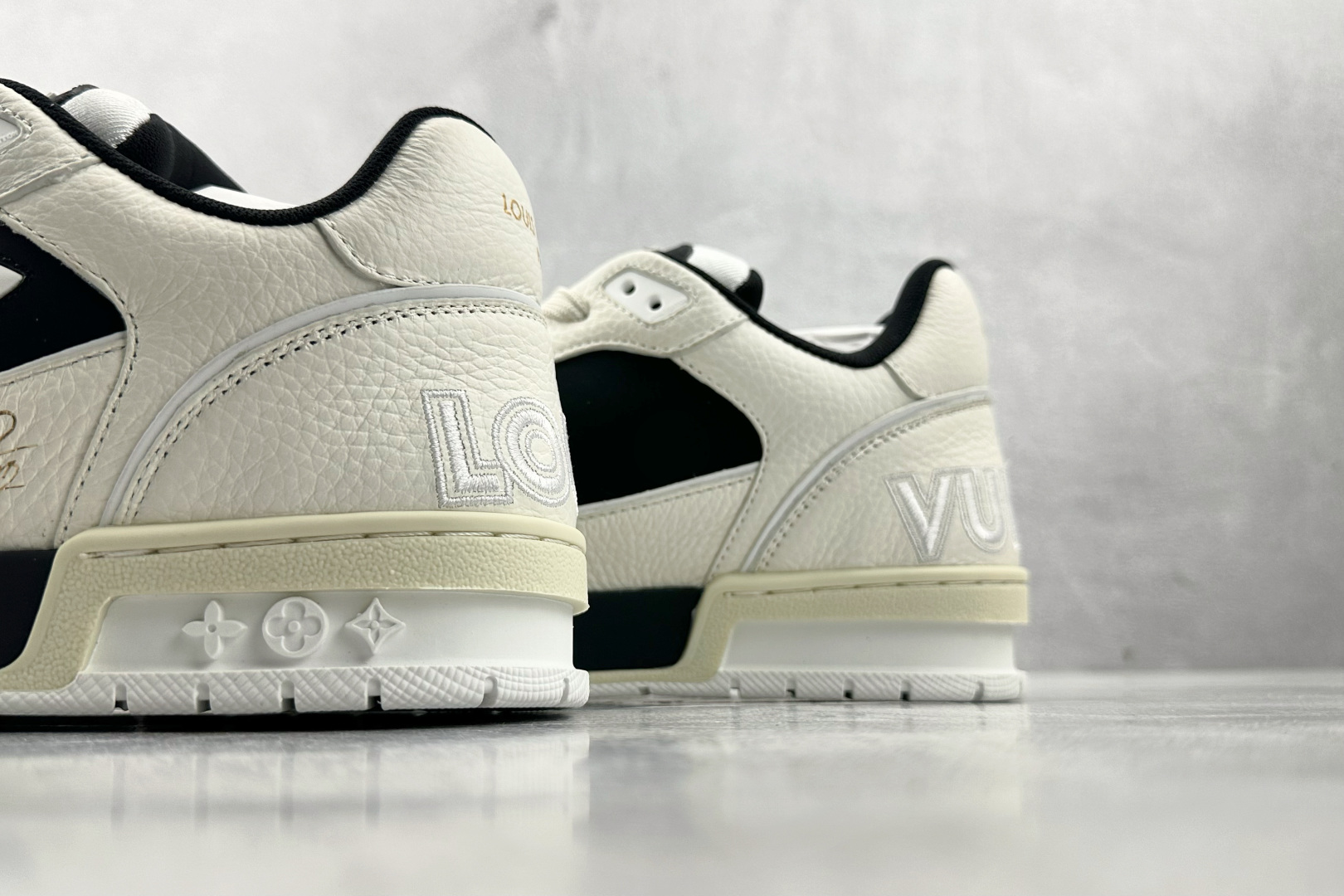 LOUIS VUITTON Trainer 黑色 1ACW3E