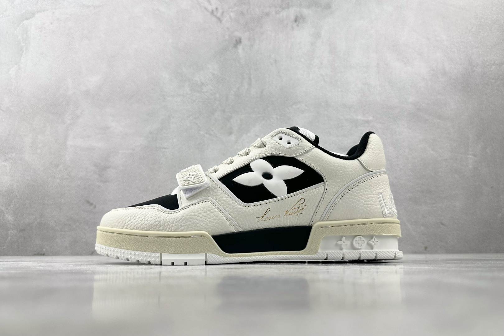 LOUIS VUITTON Trainer 黑色 1ACW3E