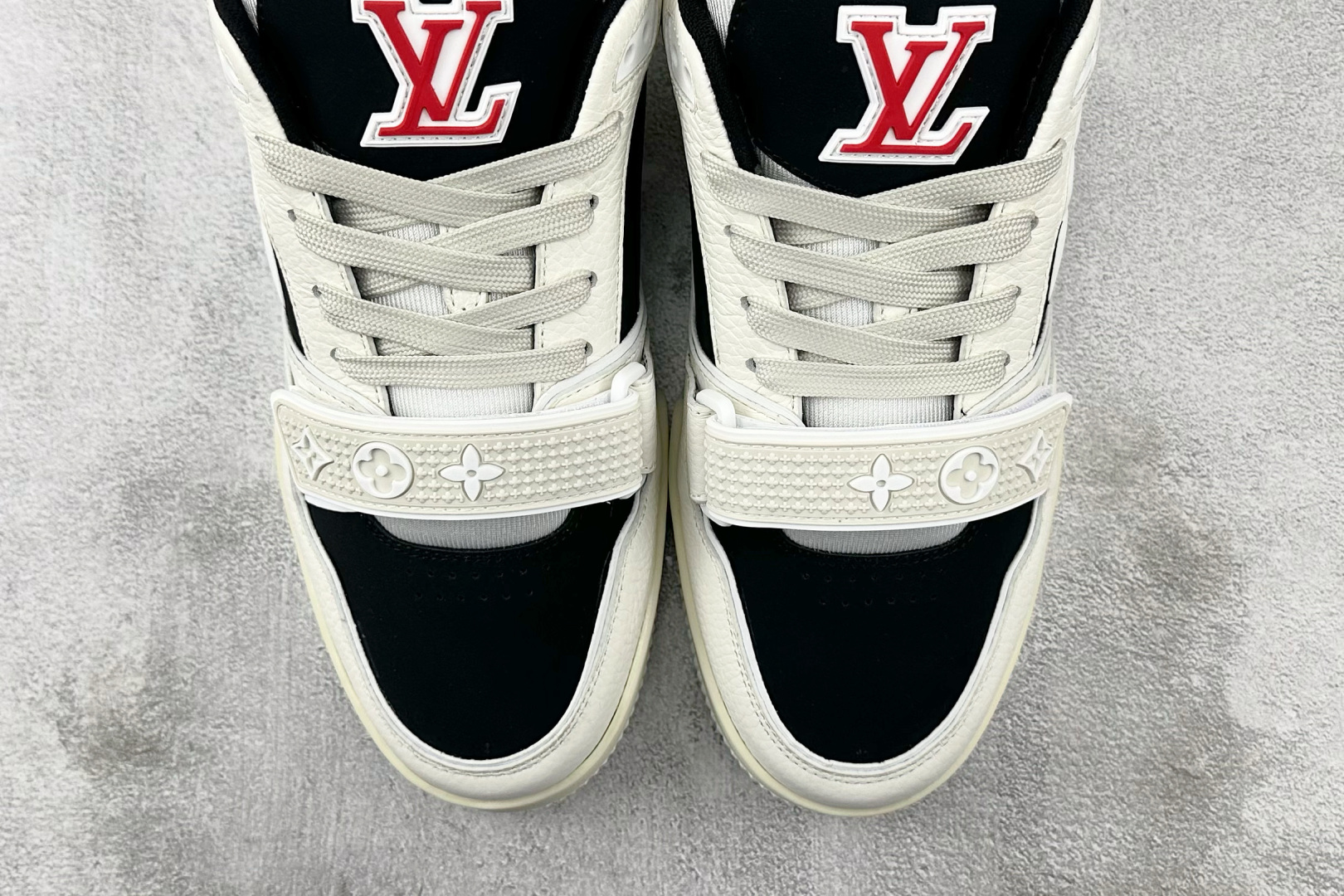 LOUIS VUITTON Trainer 黑色 1ACW3E