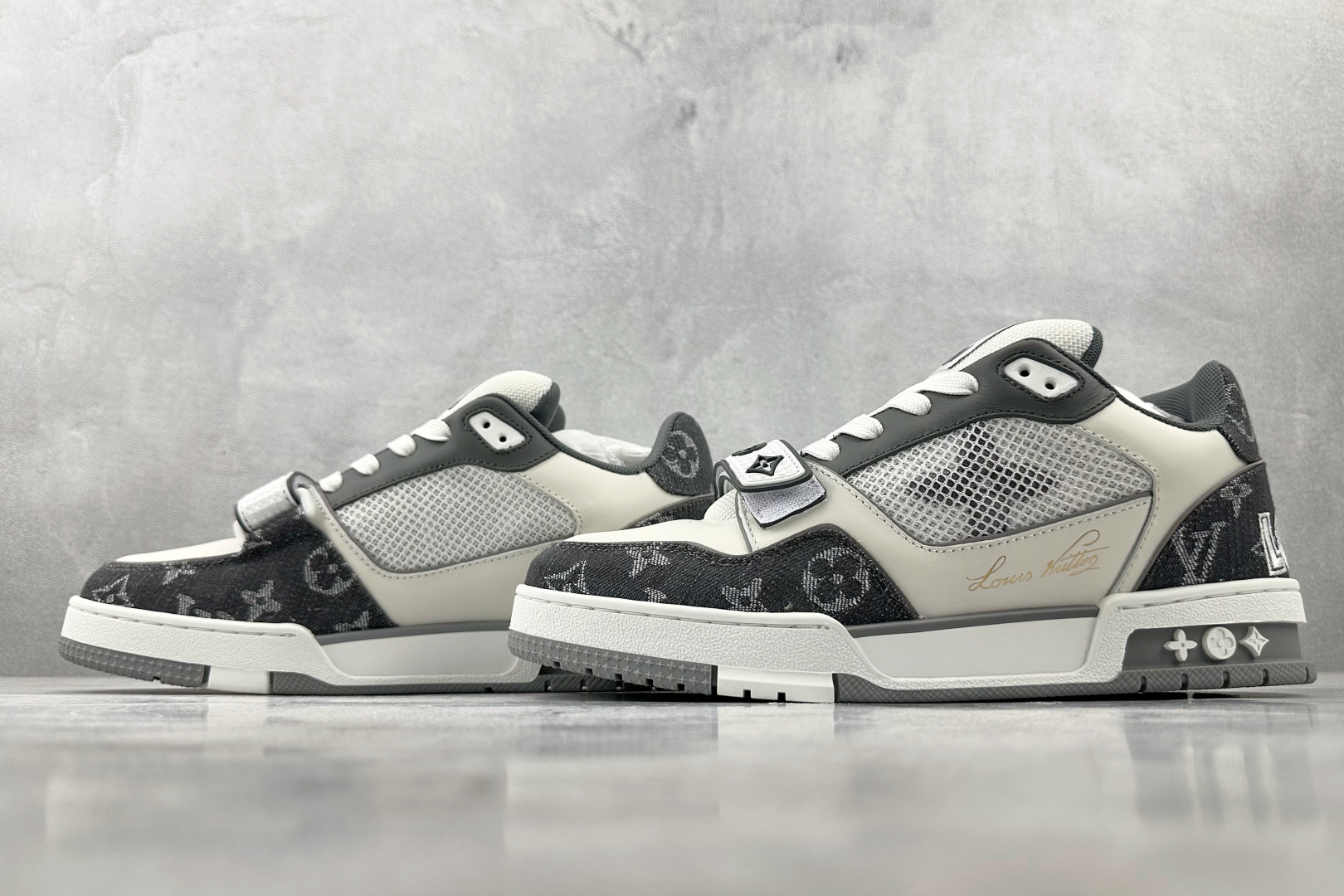 LOUIS VUITTON Trainer 白黑色 1ADF0P