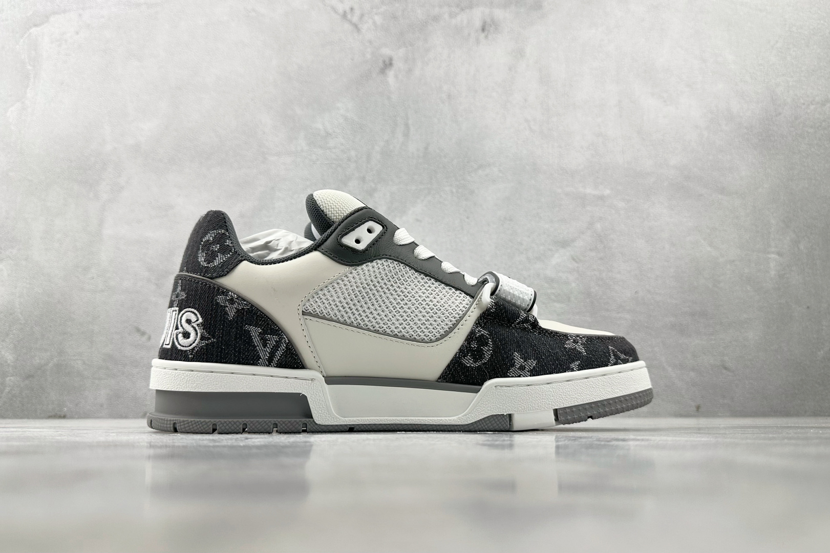 LOUIS VUITTON Trainer 白黑色 1ADF0P