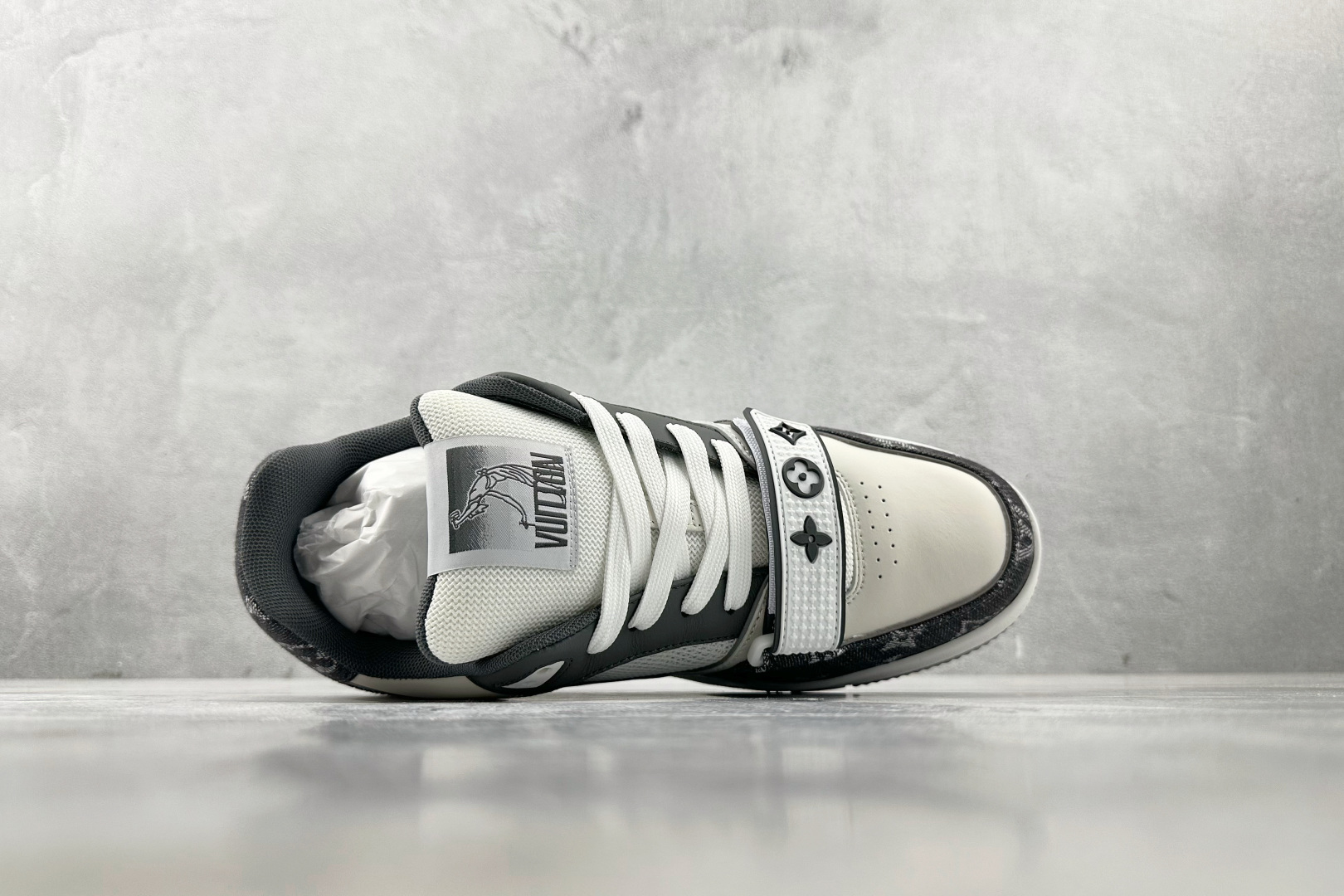 LOUIS VUITTON Trainer 白黑色 1ADF0P