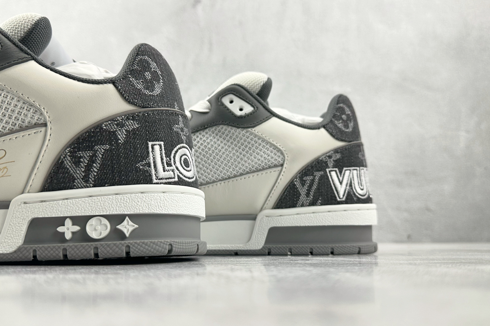LOUIS VUITTON Trainer 白黑色 1ADF0P