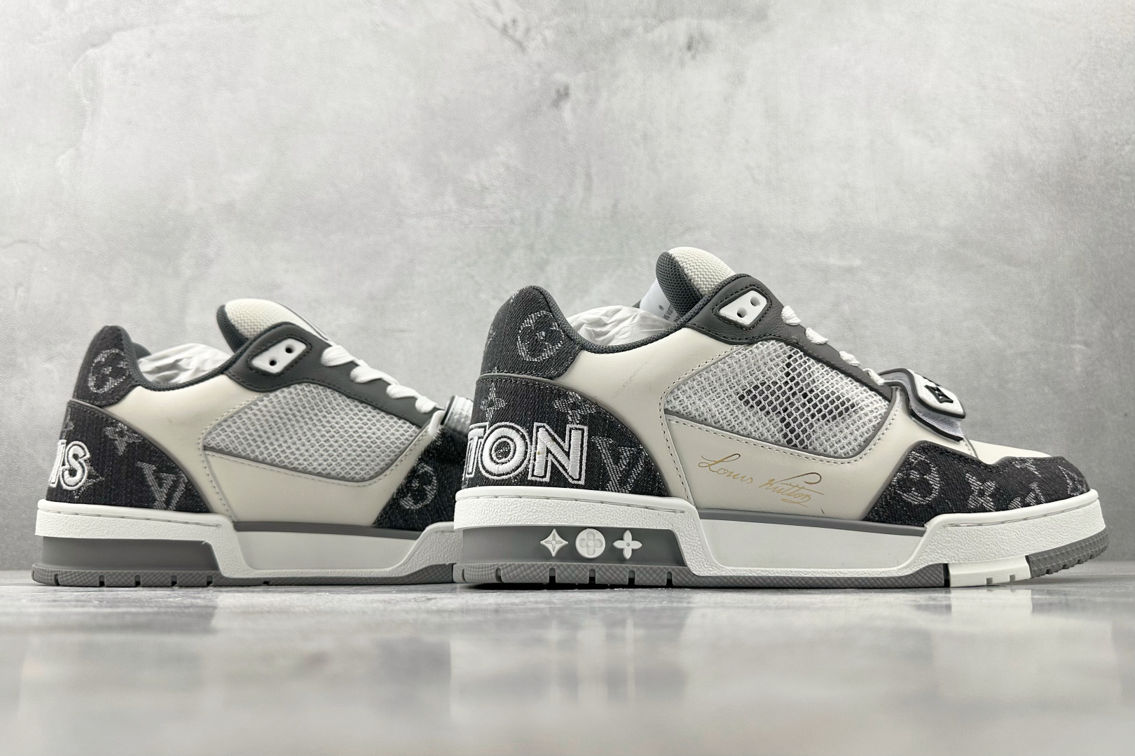 LOUIS VUITTON Trainer 白黑色 1ADF0P