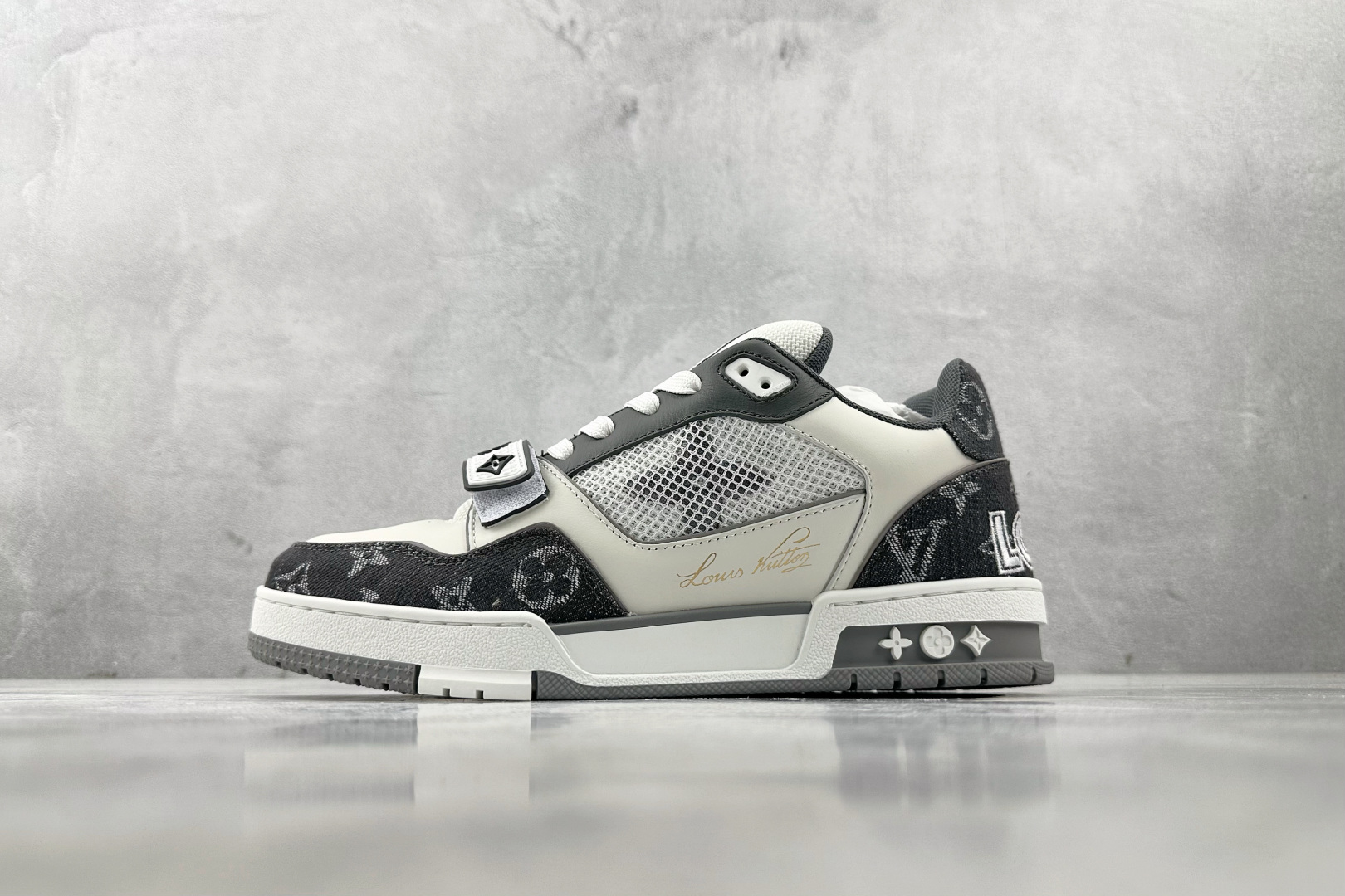 LOUIS VUITTON Trainer 白黑色 1ADF0P