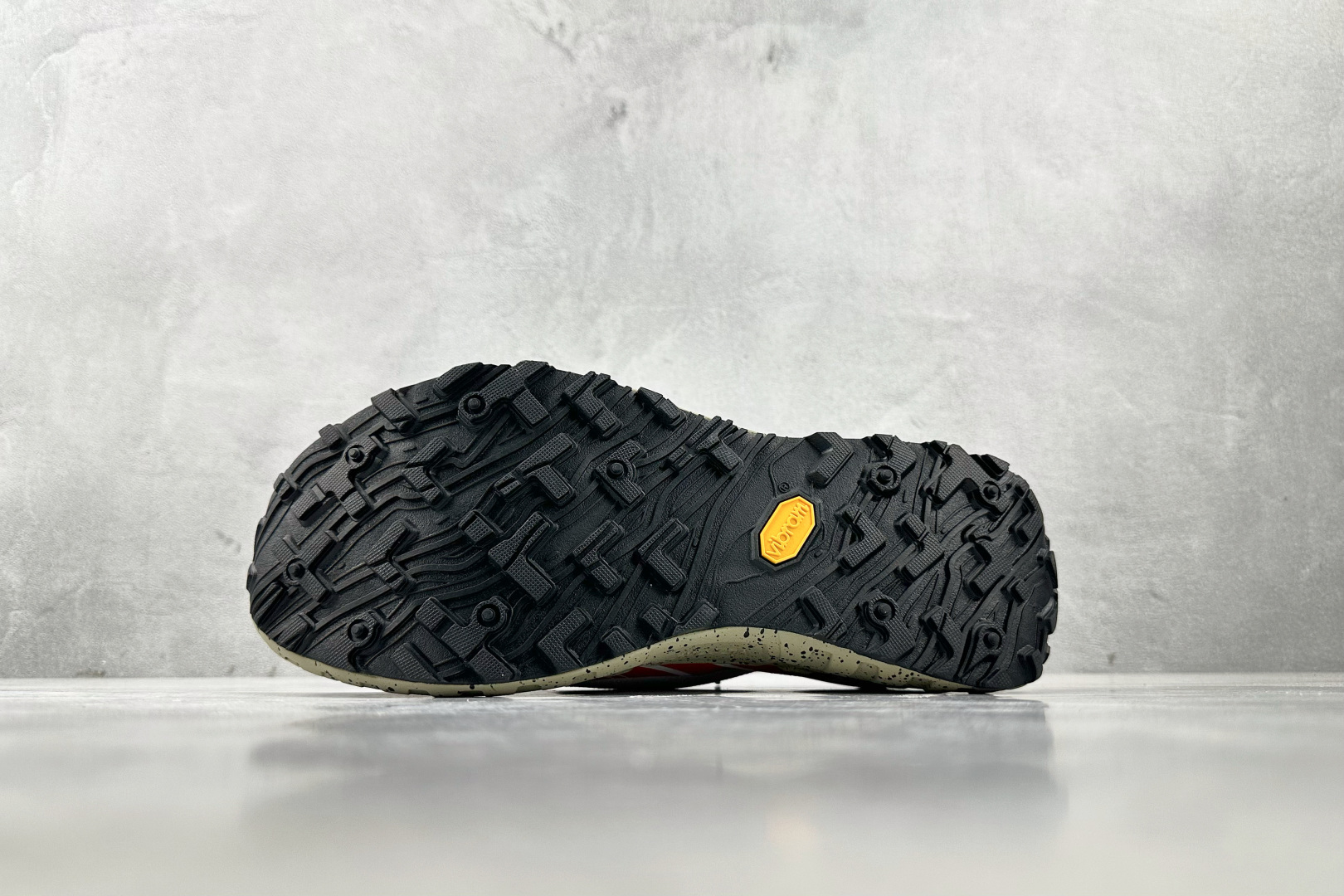 Ray Zahab x NORDA 001 白红 TFO001MMGM