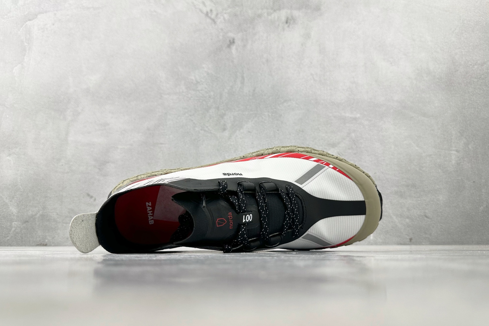 Ray Zahab x NORDA 001 白红 TFO001MMGM