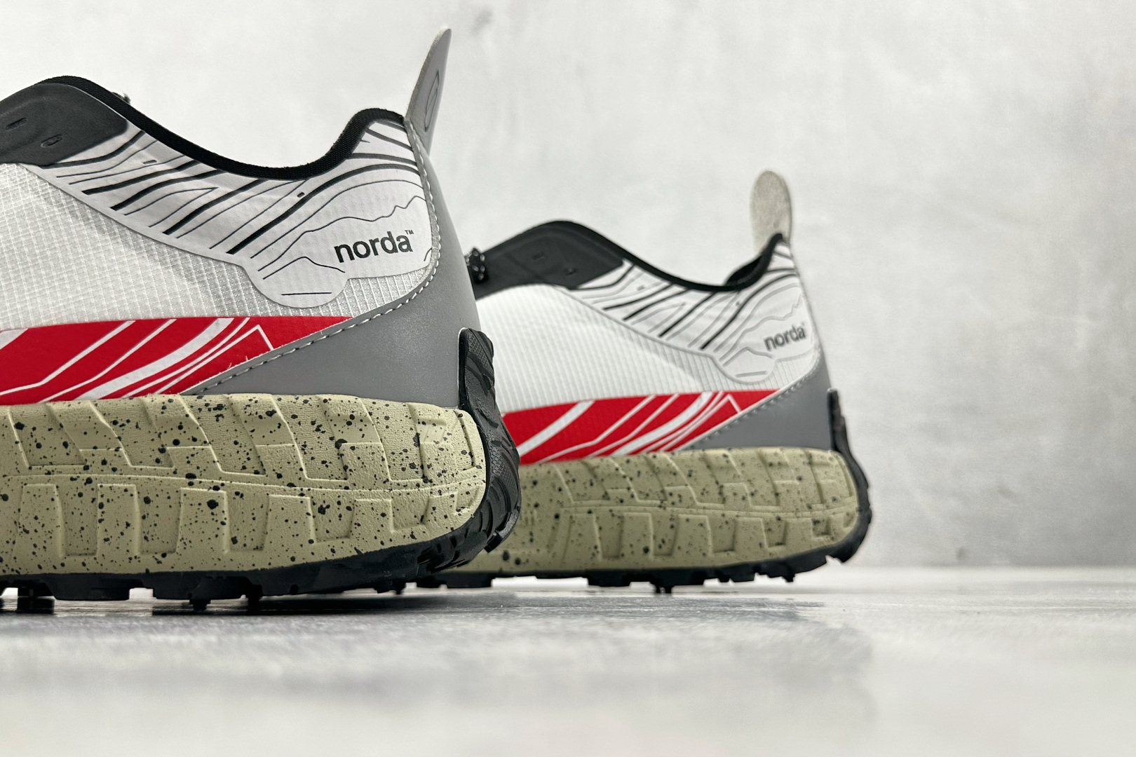 Ray Zahab x NORDA 001 白红 TFO001MMGM
