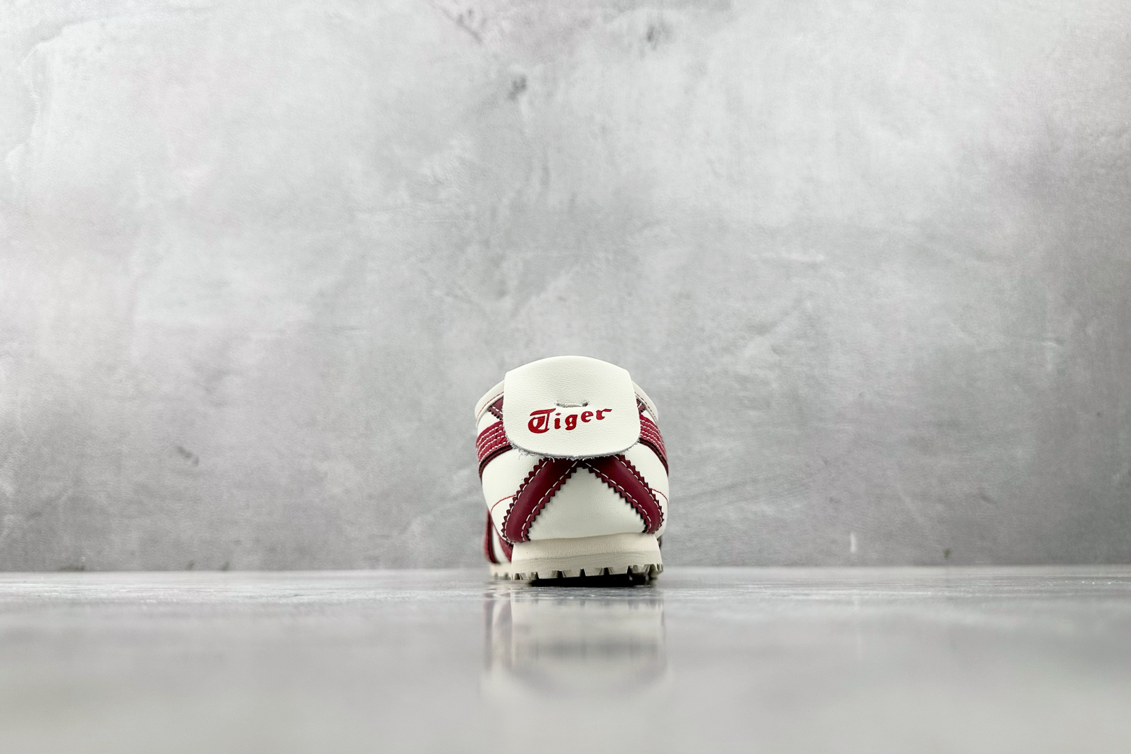 平台爆款 Onitsuka Tiger鬼塚虎 MEXICO 66 蛇年 白红色 1183C391-100