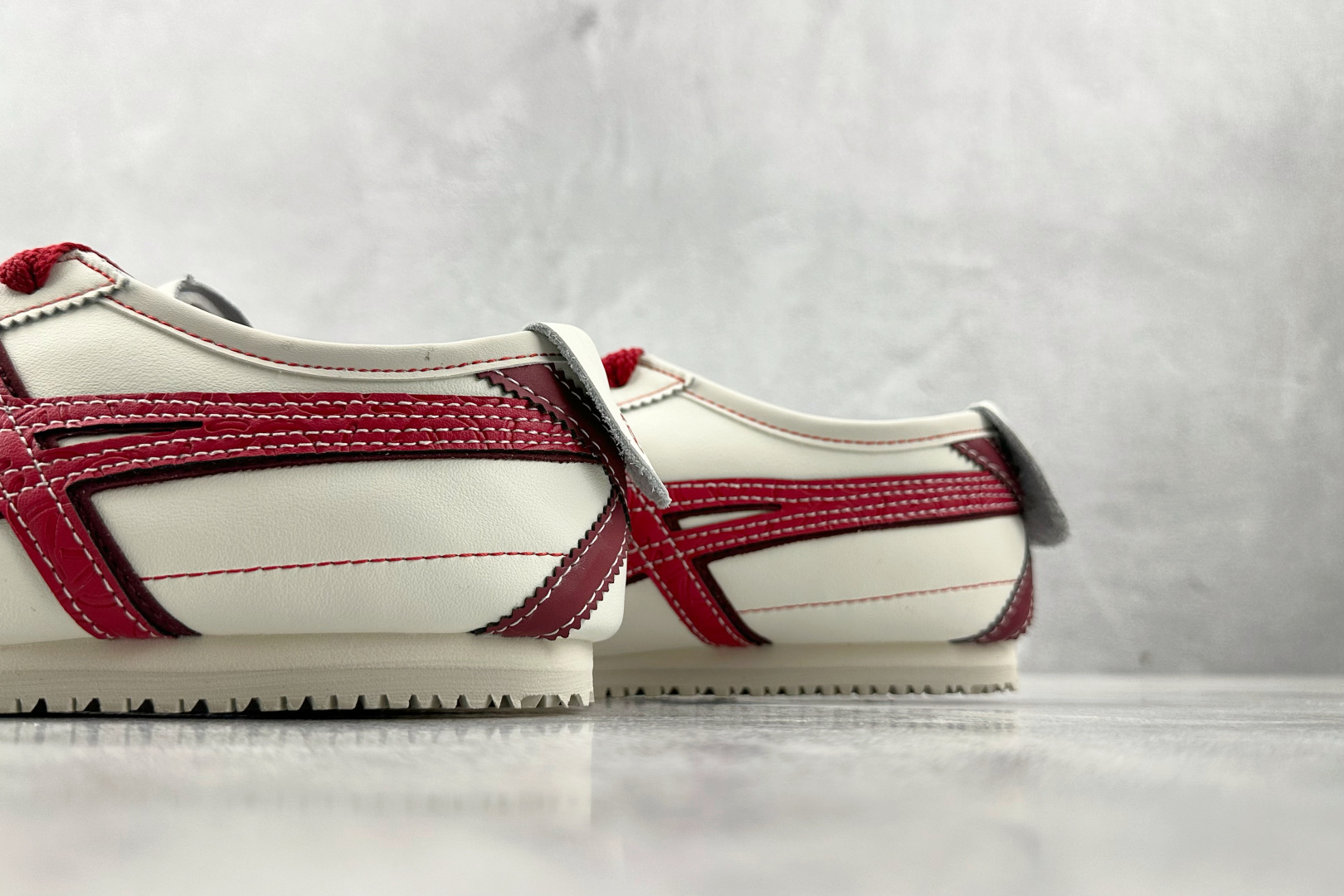 平台爆款 Onitsuka Tiger鬼塚虎 MEXICO 66 蛇年 白红色 1183C391-100