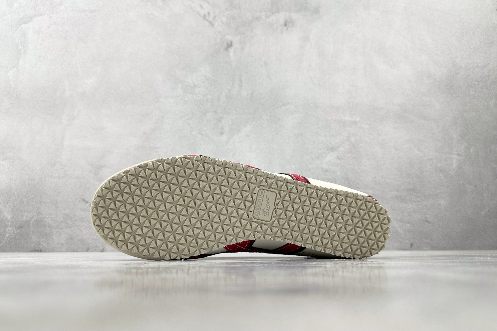 平台爆款 Onitsuka Tiger鬼塚虎 MEXICO 66 蛇年 白红色 1183C391-100