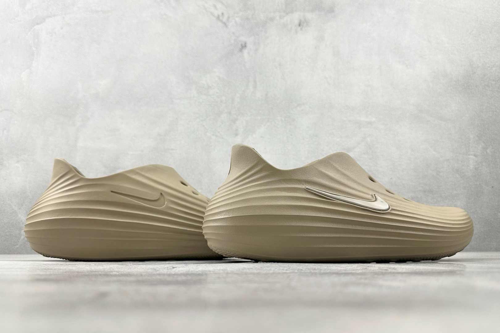 Nike ReactX Rejuven 8 卡其色 HV5060-200