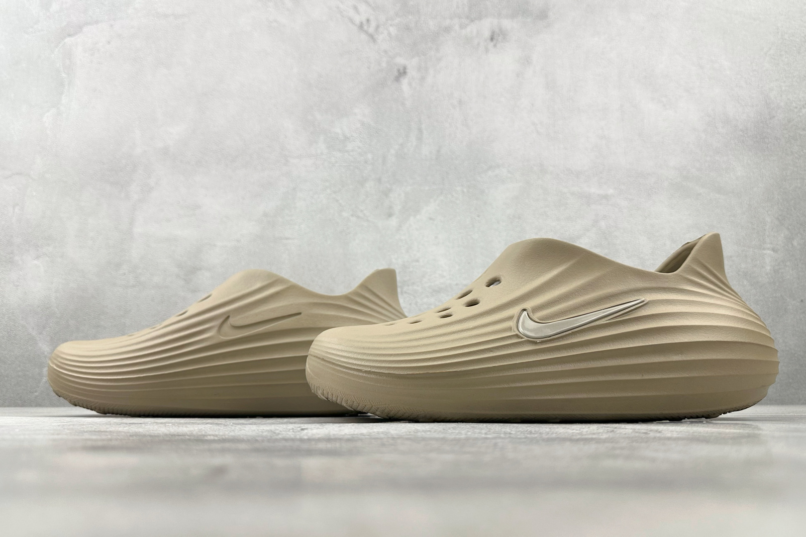 Nike ReactX Rejuven 8 卡其色 HV5060-200