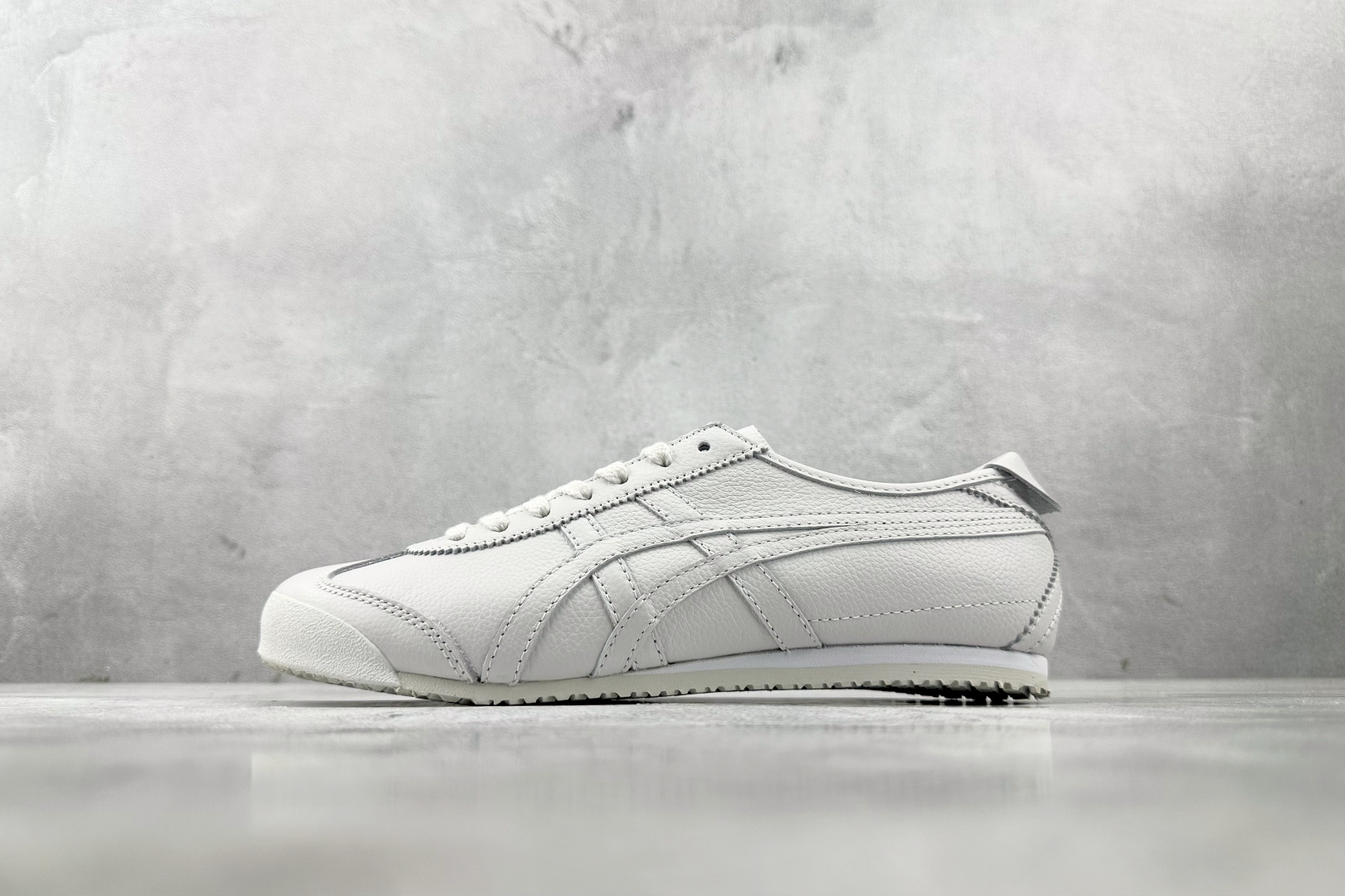 层 210 Onitsuka Tiger鬼塚虎 MEXICO 66 白色 1183A844-100