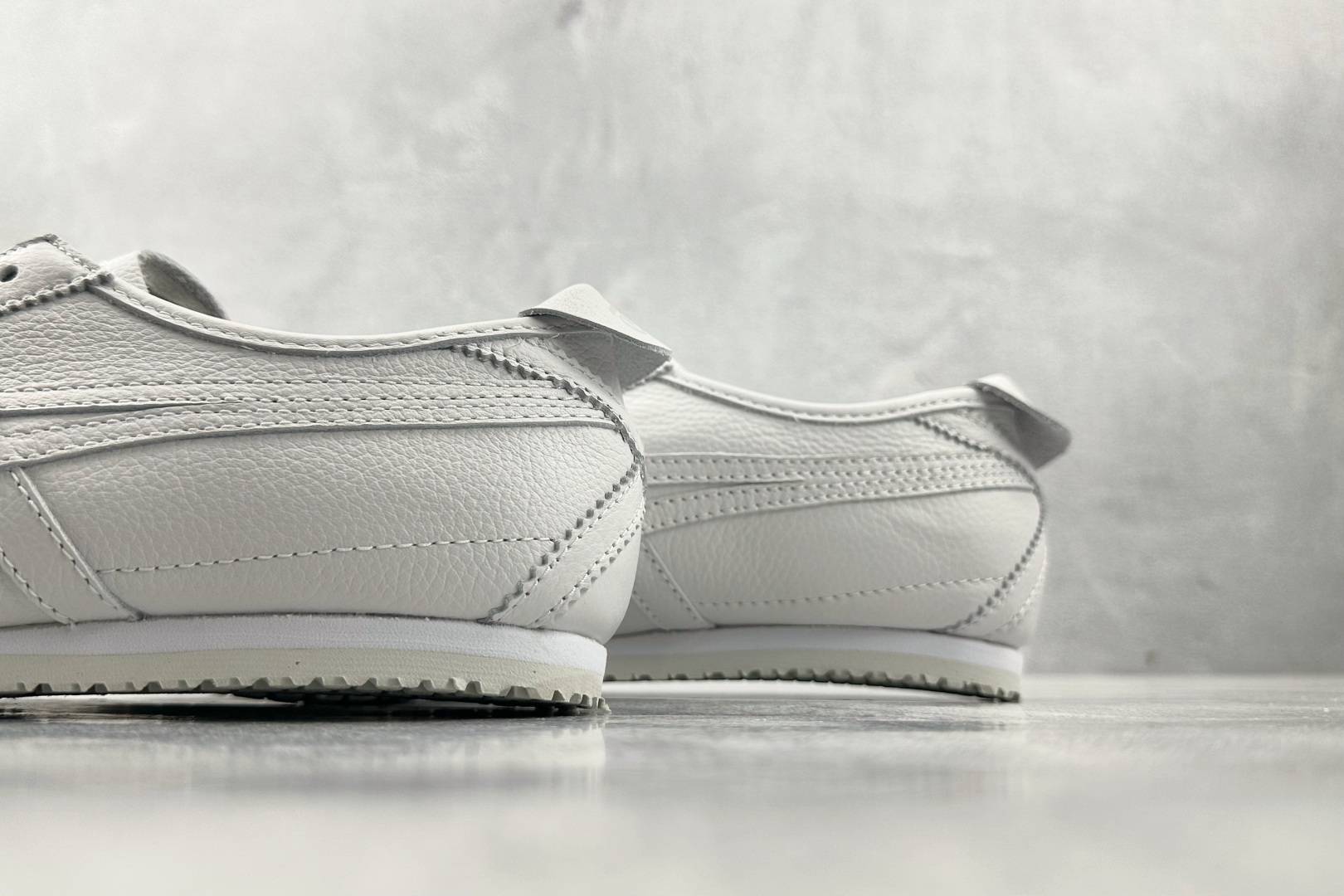 层 210 Onitsuka Tiger鬼塚虎 MEXICO 66 白色 1183A844-100