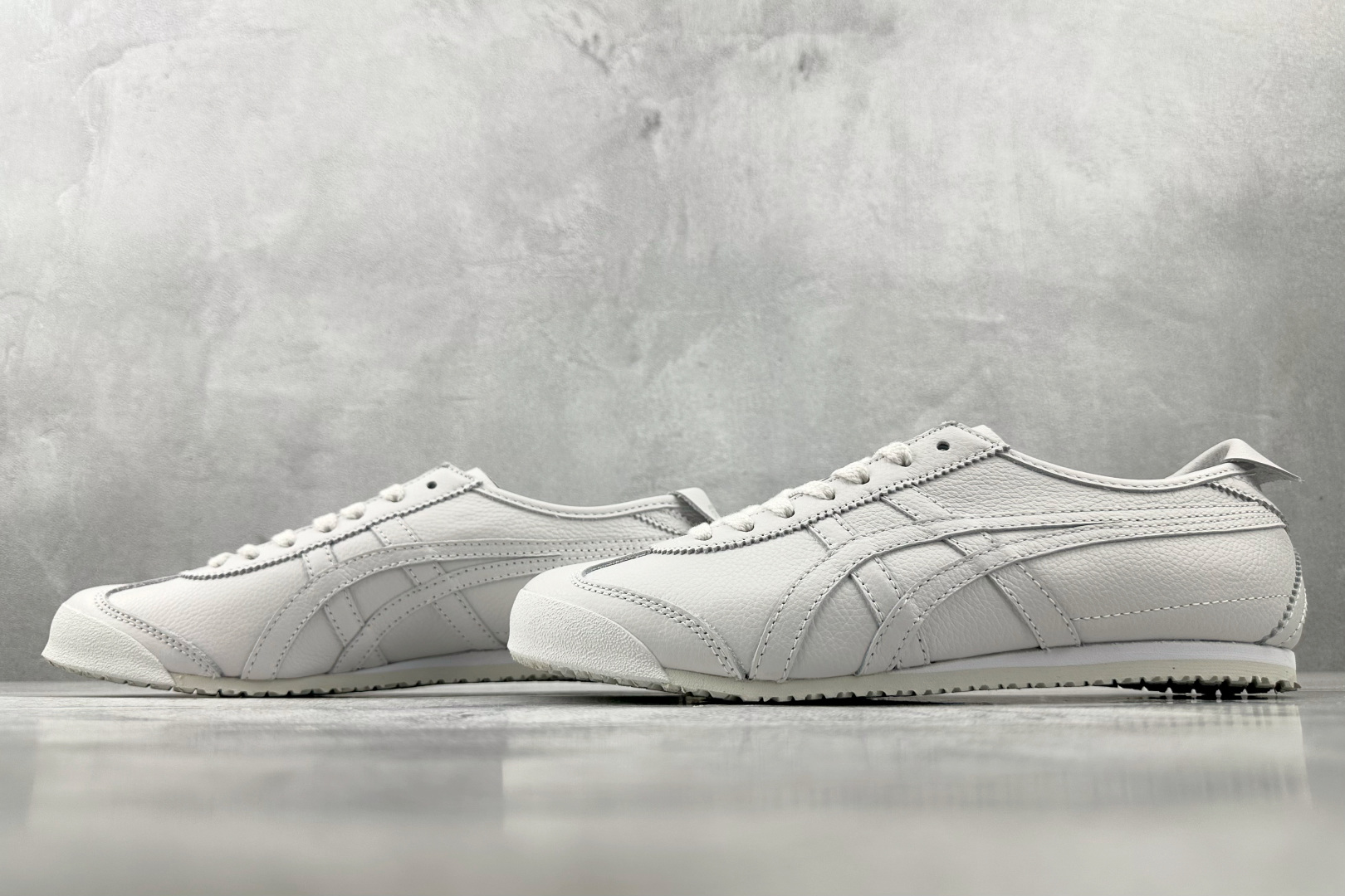 层 210 Onitsuka Tiger鬼塚虎 MEXICO 66 白色 1183A844-100