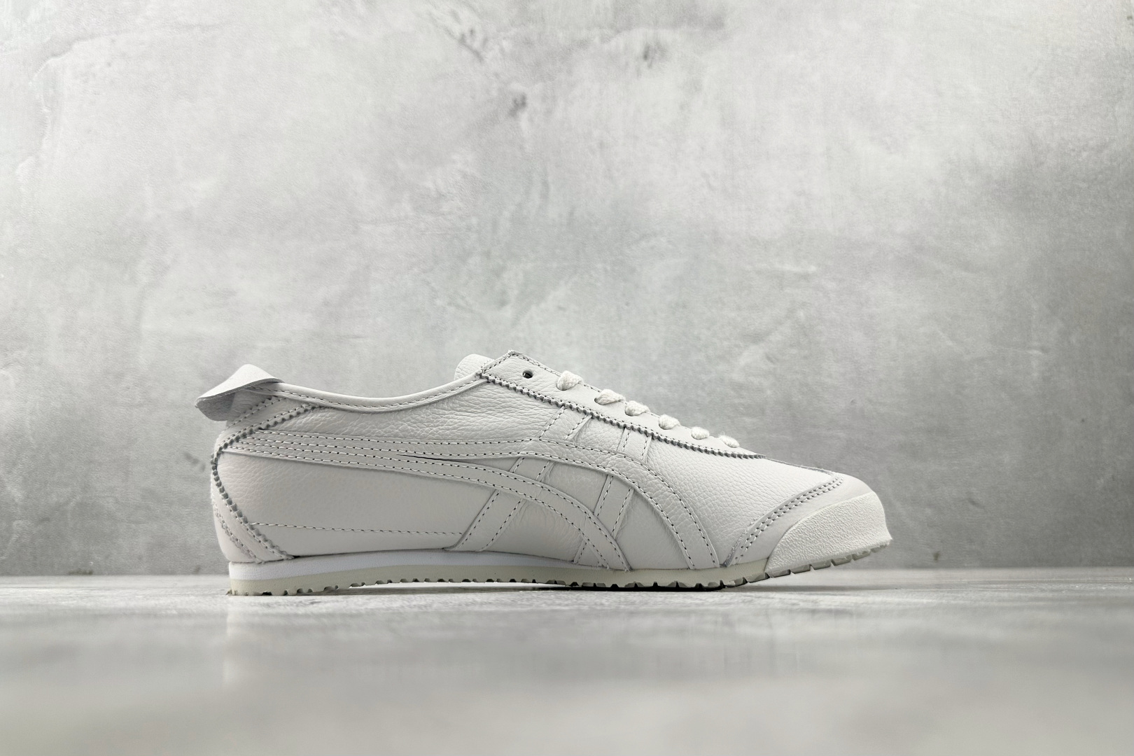 层 210 Onitsuka Tiger鬼塚虎 MEXICO 66 白色 1183A844-100