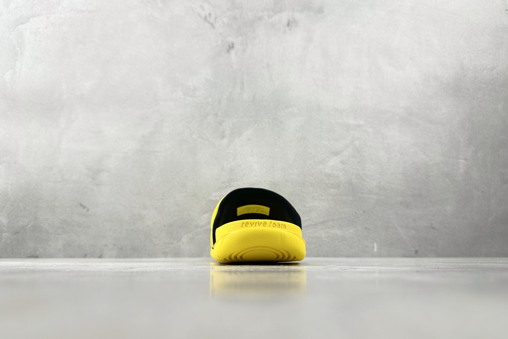 外贸专供 Nike Kobe Offcourt Slide 黄黑 IF2870-700