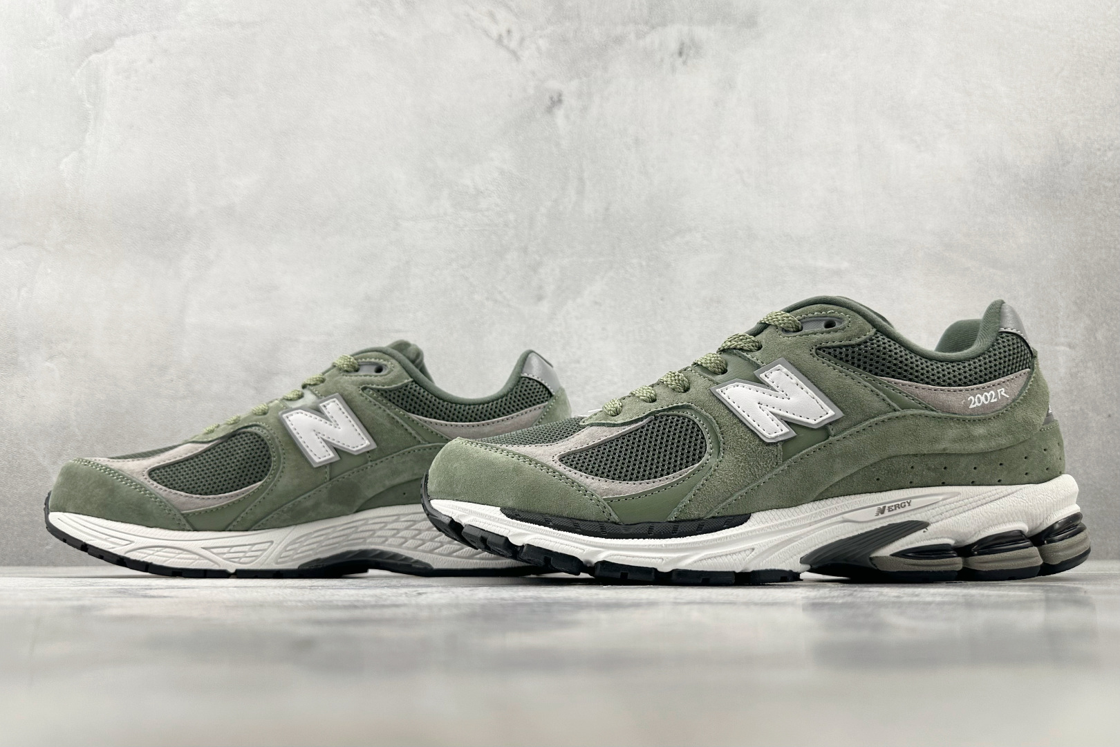大厂出品 New Balance NB 2002R 绿色 M2002RG1